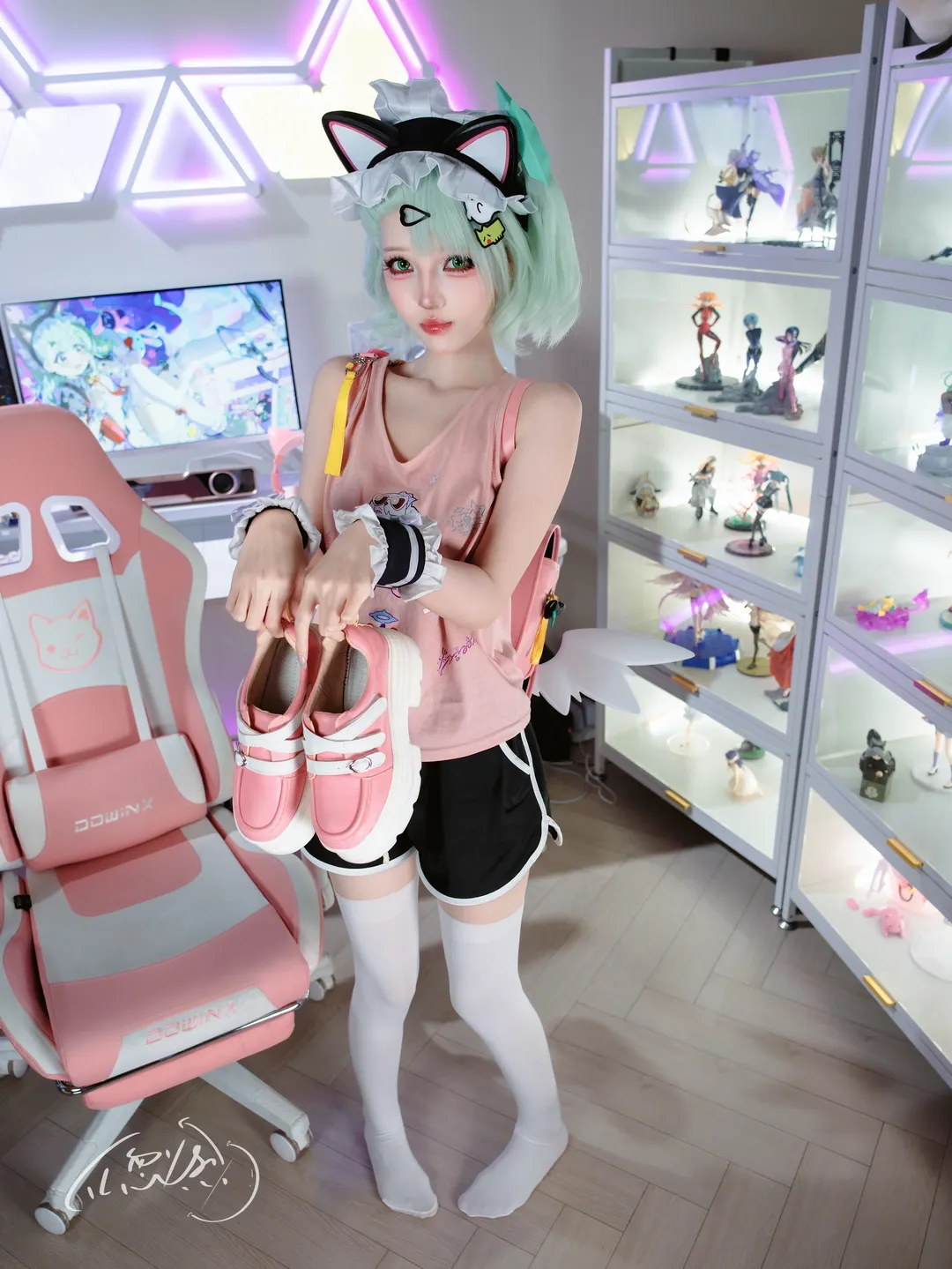 【千夏cos】絕區零粉紫電競房，甜美系與電競感的極致碰撞 - 第 1 張