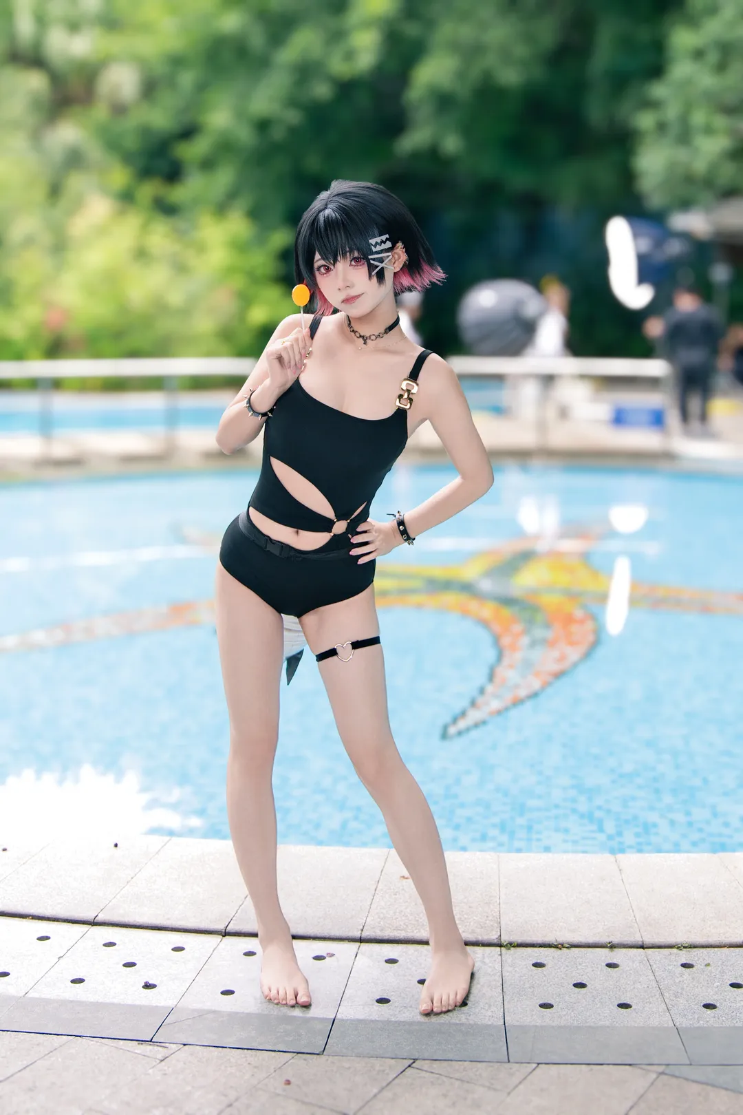 【艾莲cos】绝区零泳池拍摄记录，和鲨鱼尾巴一起清凉一夏 - 第 2 张