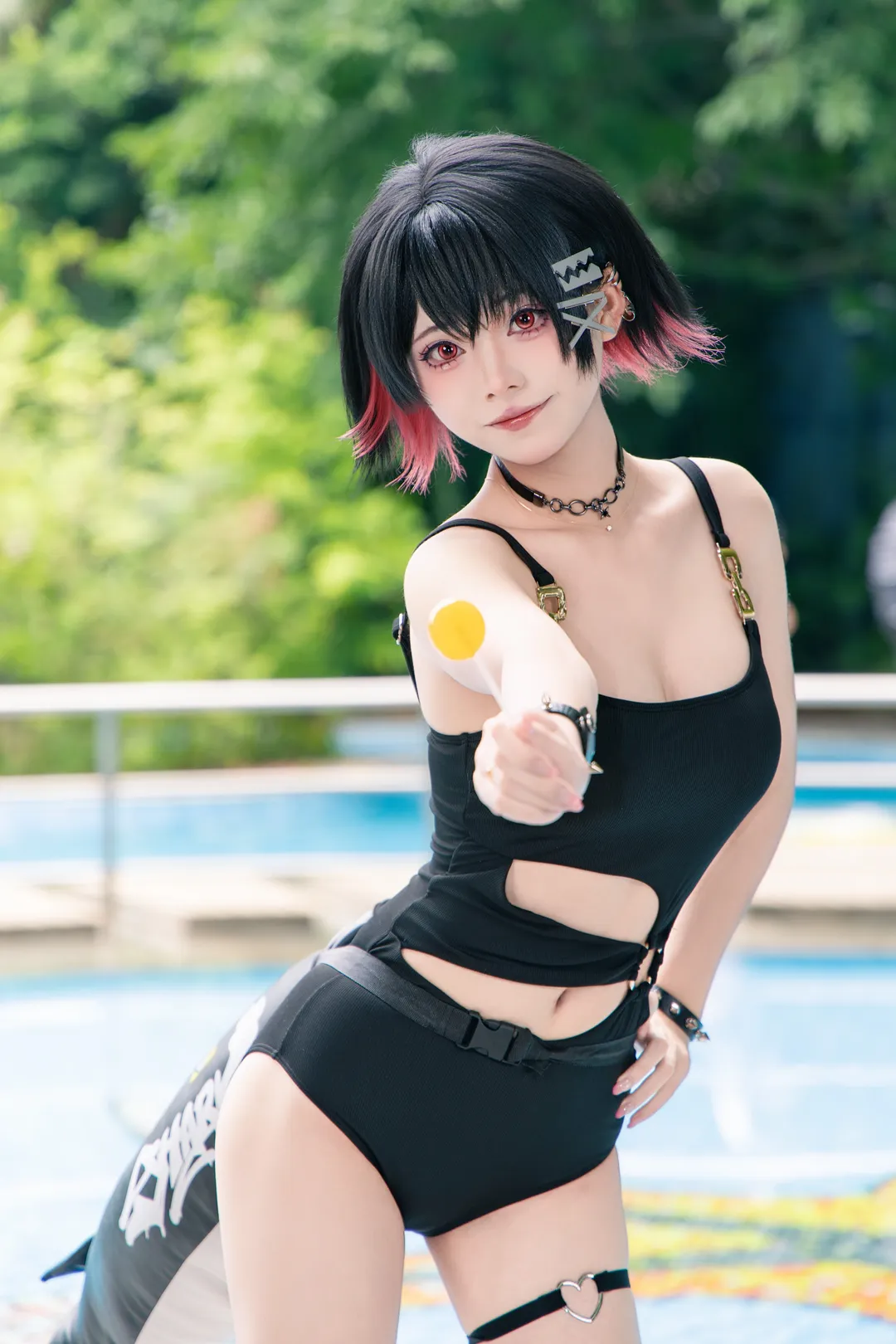 【艾莲cos】绝区零泳池拍摄记录，和鲨鱼尾巴一起清凉一夏 - 第 3 张