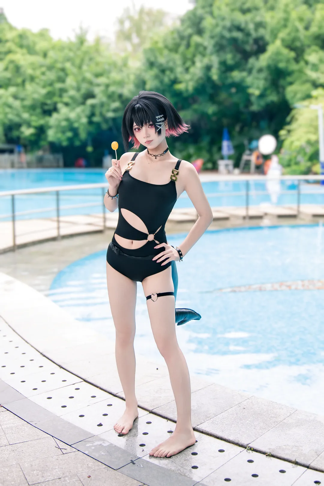 【艾莲cos】绝区零泳池拍摄记录，和鲨鱼尾巴一起清凉一夏 - 第 6 张