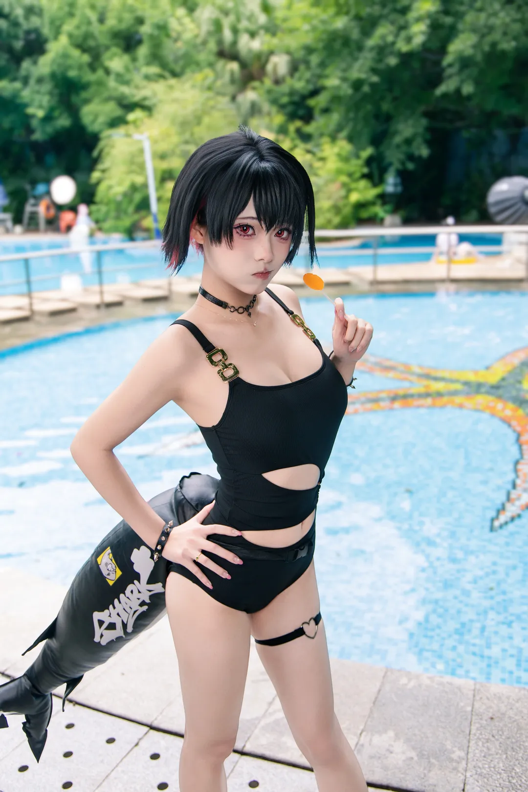【艾莲cos】绝区零泳池拍摄记录，和鲨鱼尾巴一起清凉一夏 - 第 7 张