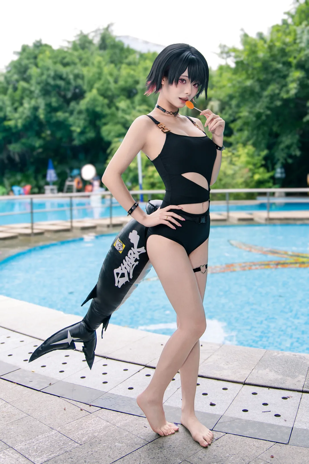 【艾莲cos】绝区零泳池拍摄记录，和鲨鱼尾巴一起清凉一夏 - 第 8 张