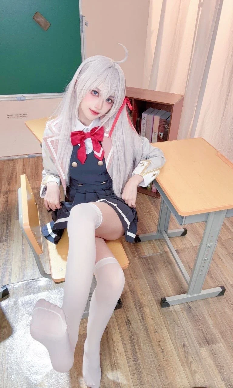【艾莉同学cos】下课后的松弛时刻，顺便学两句俄语 - 第 2 张