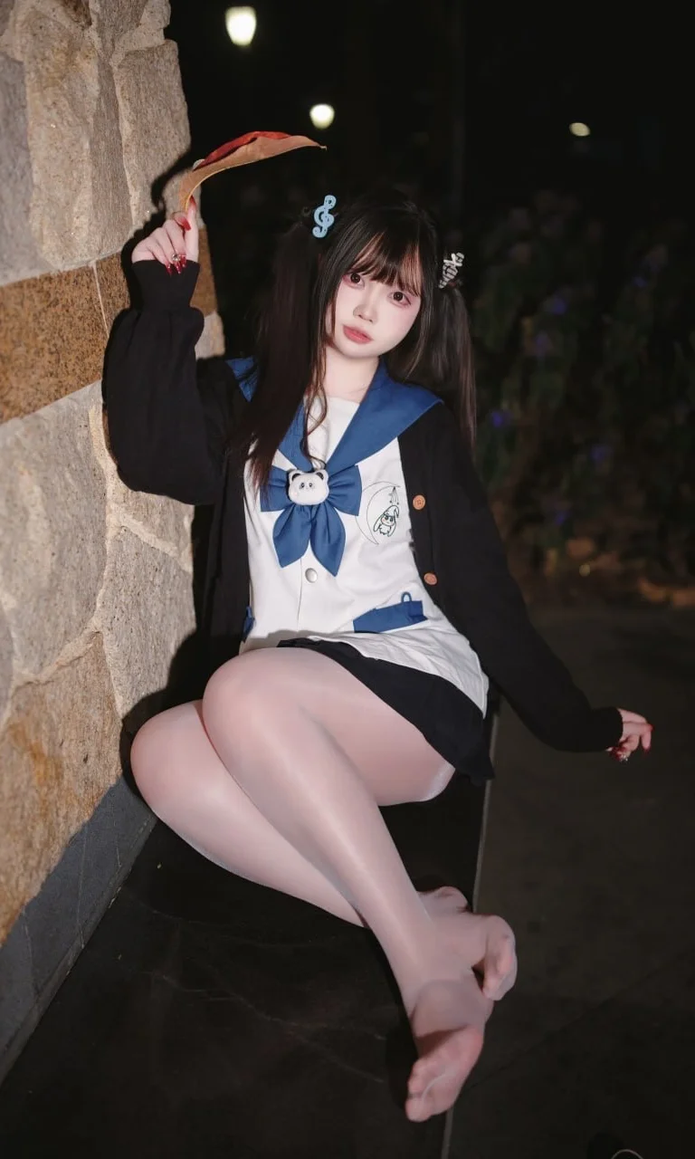 夜晚树林里的JK水手服写真 - 第 1 张