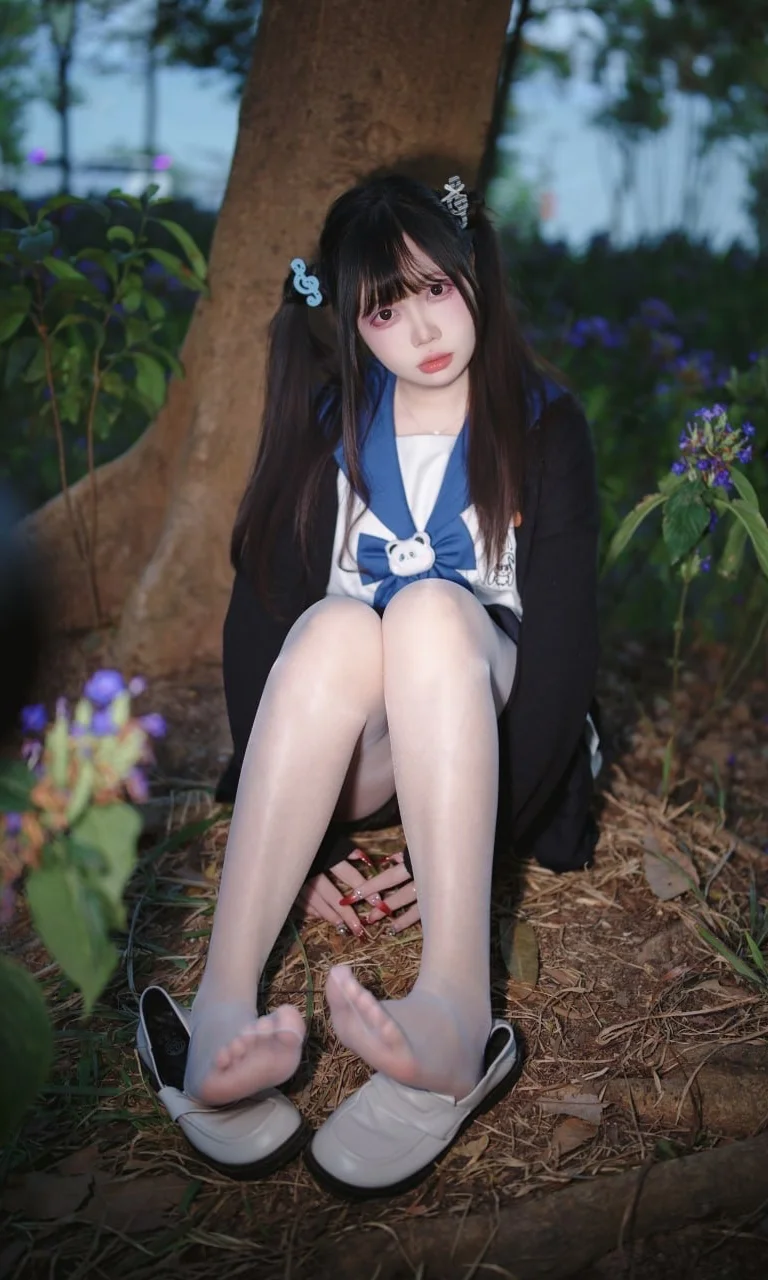 夜晚树林里的JK水手服写真 - 第 3 张