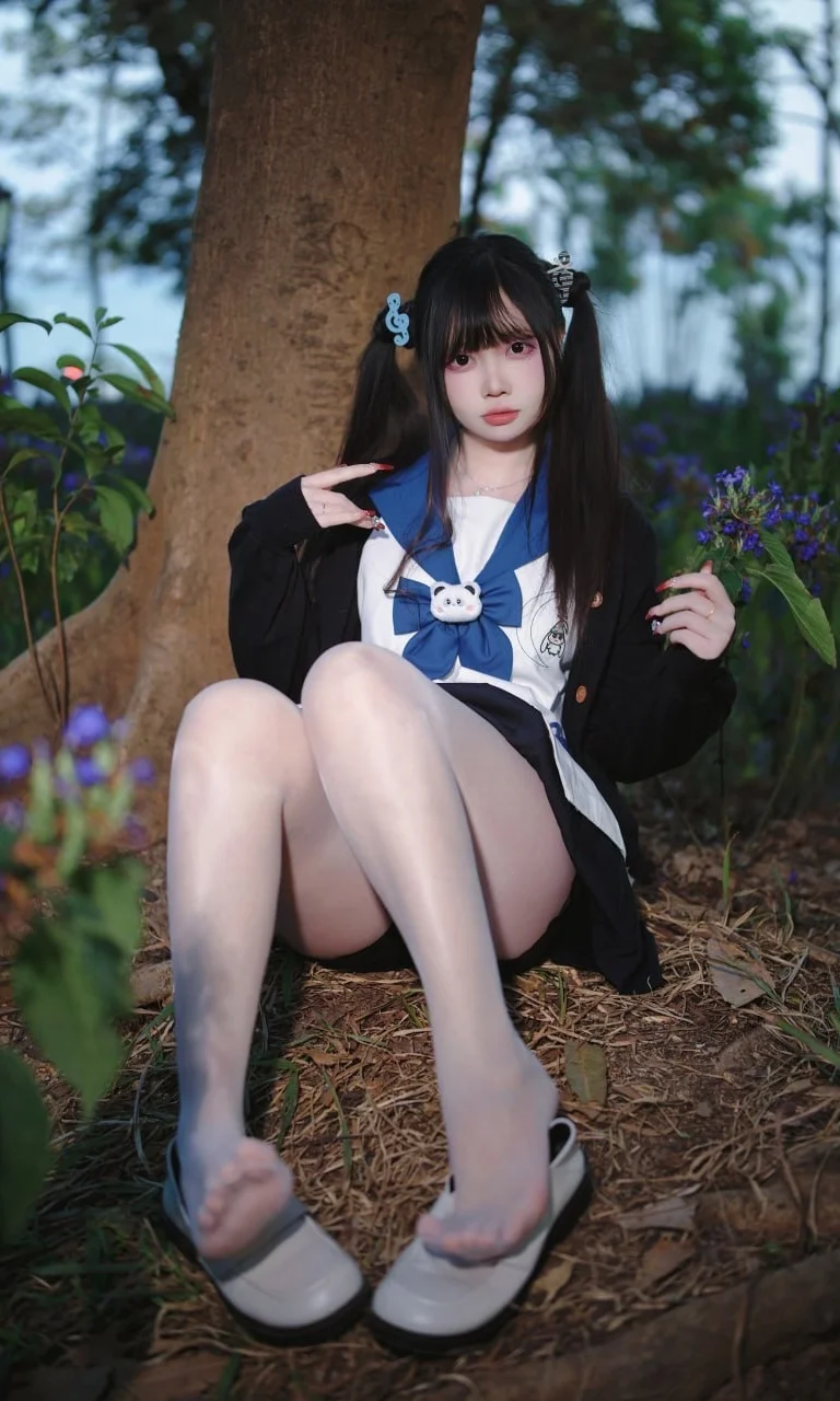 夜晚树林里的JK水手服写真 - 第 4 张