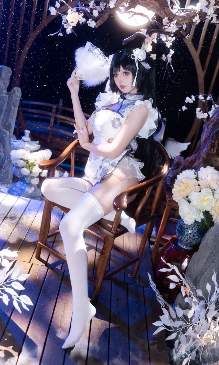 夜静花繁，执扇栖于亭间的白旗袍少女 - 第 2 张
