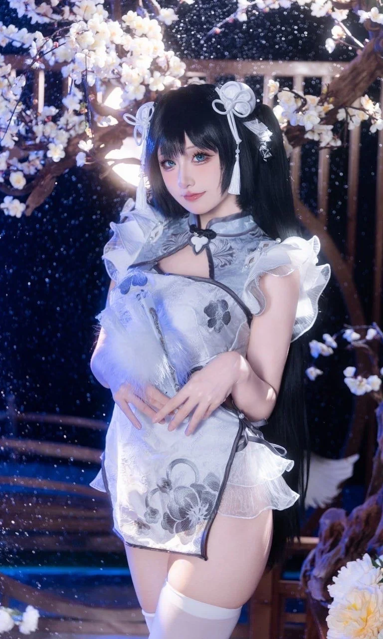 夜静花繁，执扇栖于亭间的白旗袍少女 - 第 4 张