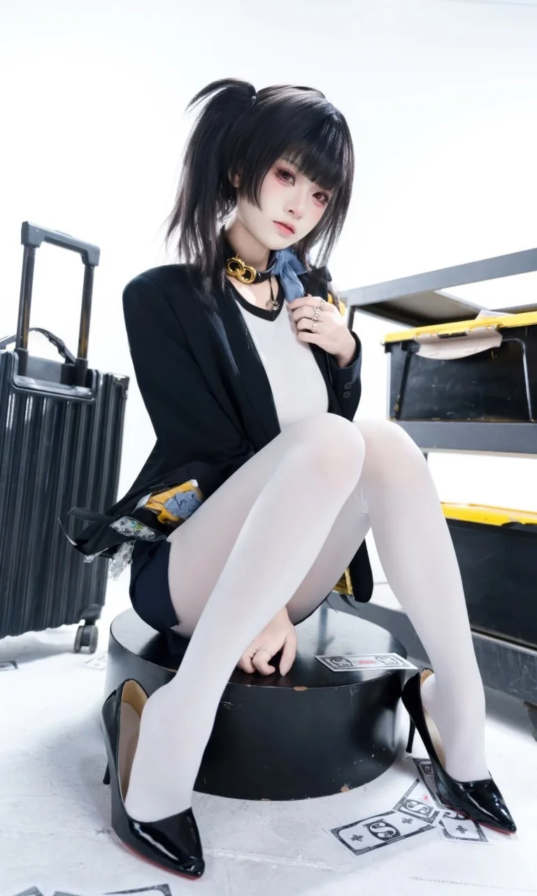 【索拉cos】NIKKE胜利女神里的双马尾黑西装富婆 - 第 3 张