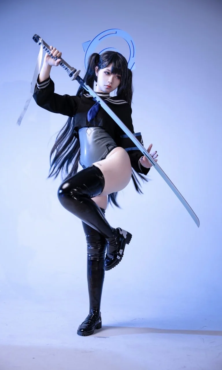 冷色调科幻风少女cos 黑色水手服搭配漆皮长筒袜太飒了 - 第 2 张