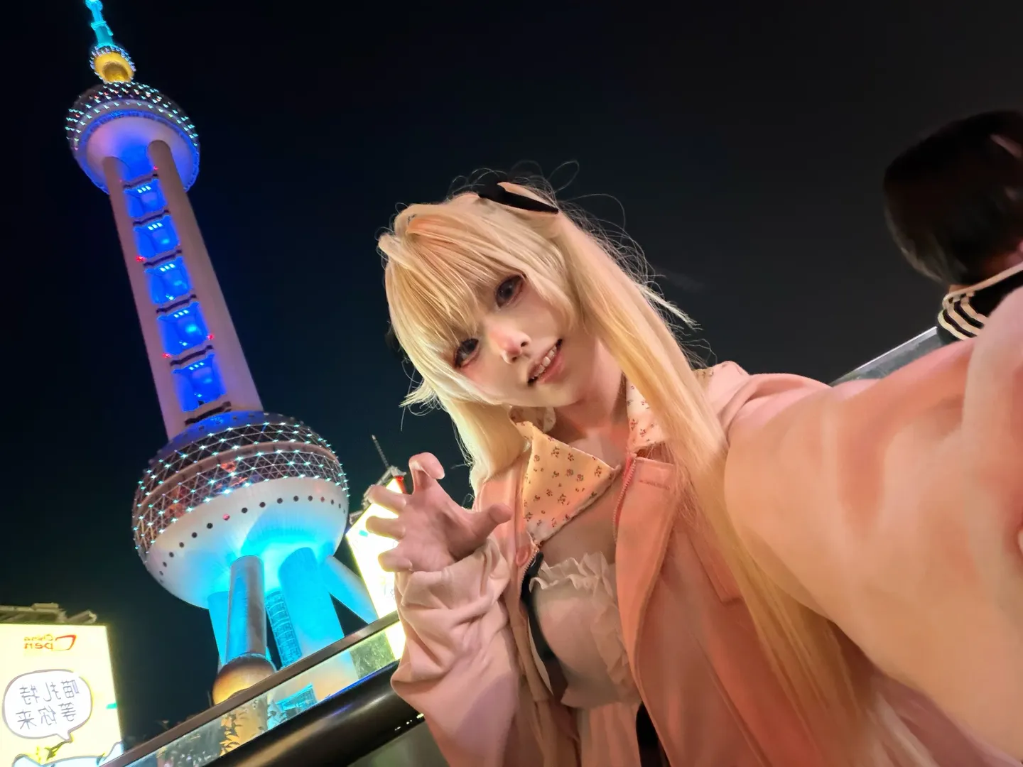 春日野穹cos 缘之空睡衣穹妹打卡上海夜景 - 第 1 张