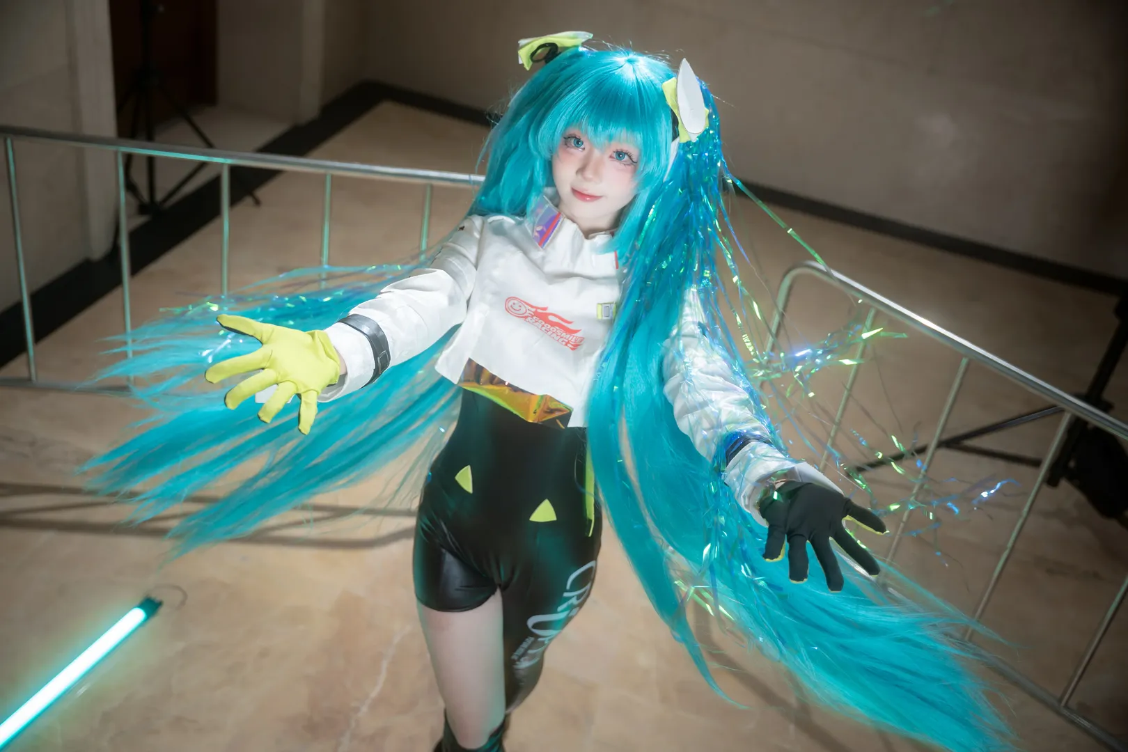 【初音未来cos】2022赛车初音造型的多场景拍摄 - 第 1 张