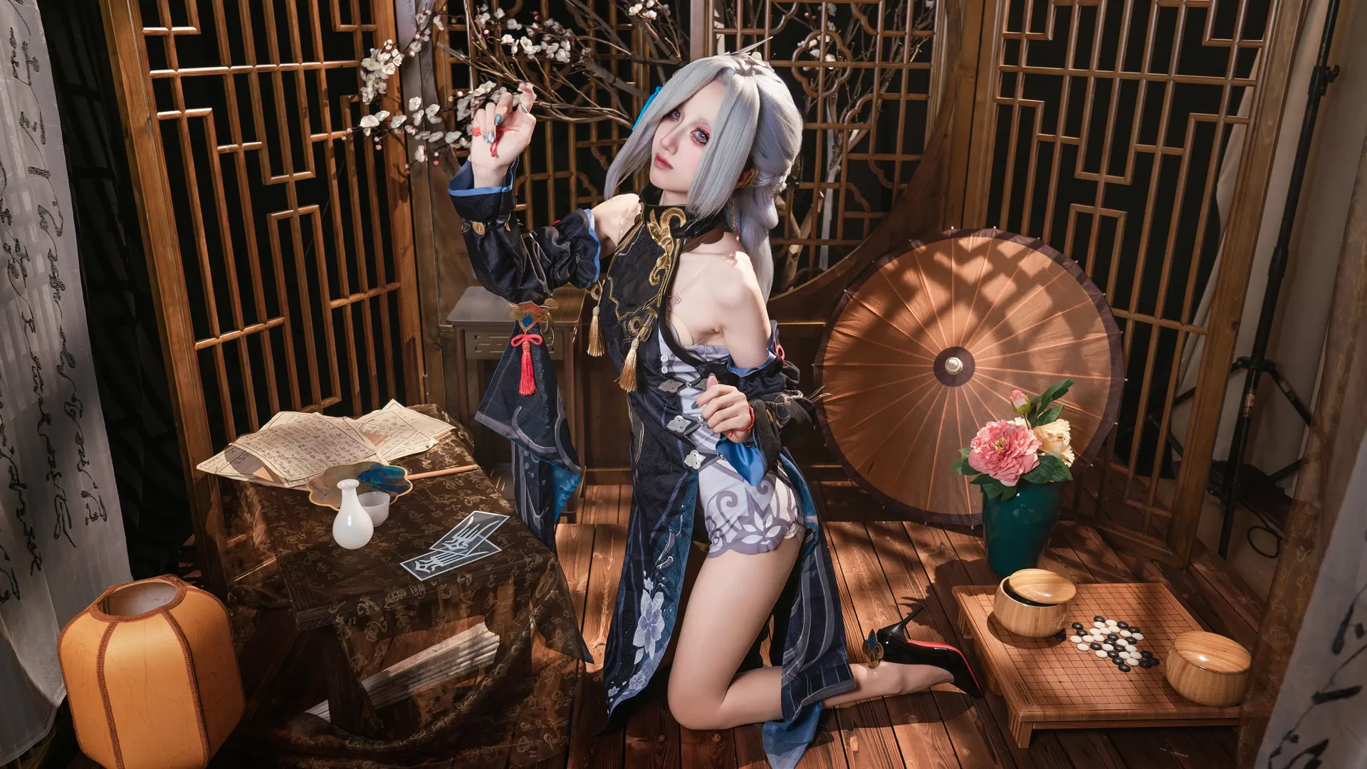 【申鹤cos】原神冷幽花露，光影下的清冷与优雅 - 第 2 张