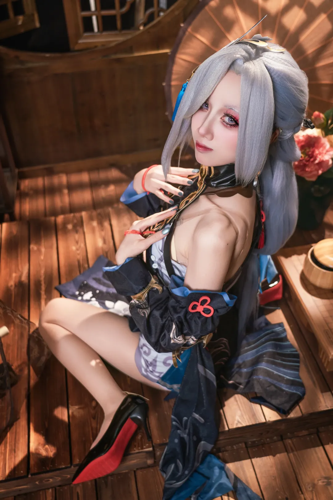 【申鹤cos】原神冷幽花露，光影下的清冷与优雅 - 第 6 张