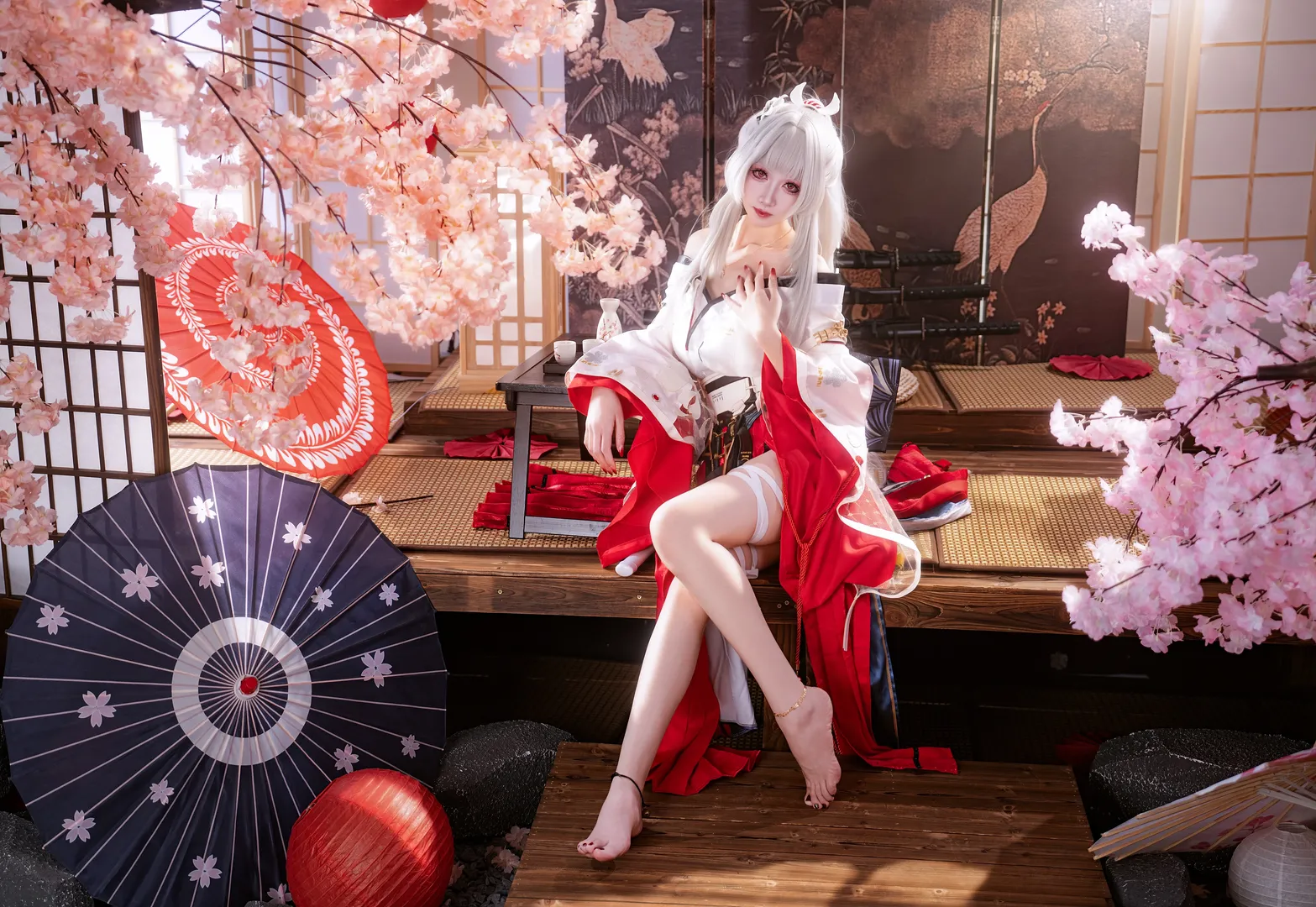 【绯雪cos】鸣潮绯雪，红白和风下的清冷反差感 - 第 2 张