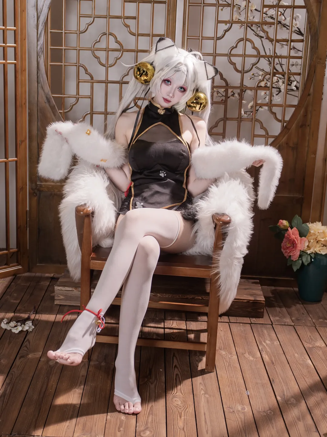 虎嘯風生白虎娘コスプレ、改良チャイナドレスともふもふショールの衝突 - 1 枚目
