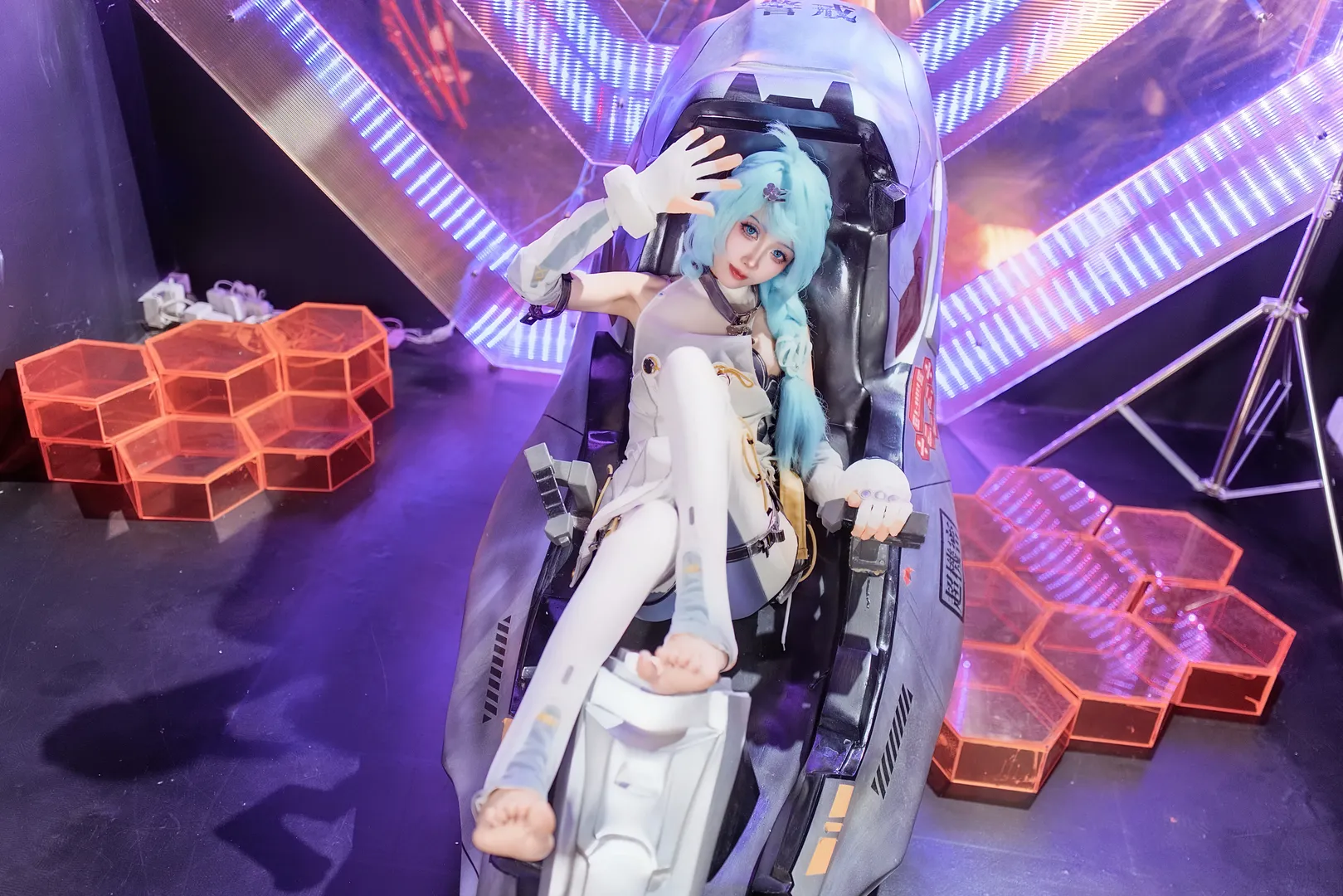 【席德cos】绝区零的机械座舱与蓝发少女 - 第 4 张