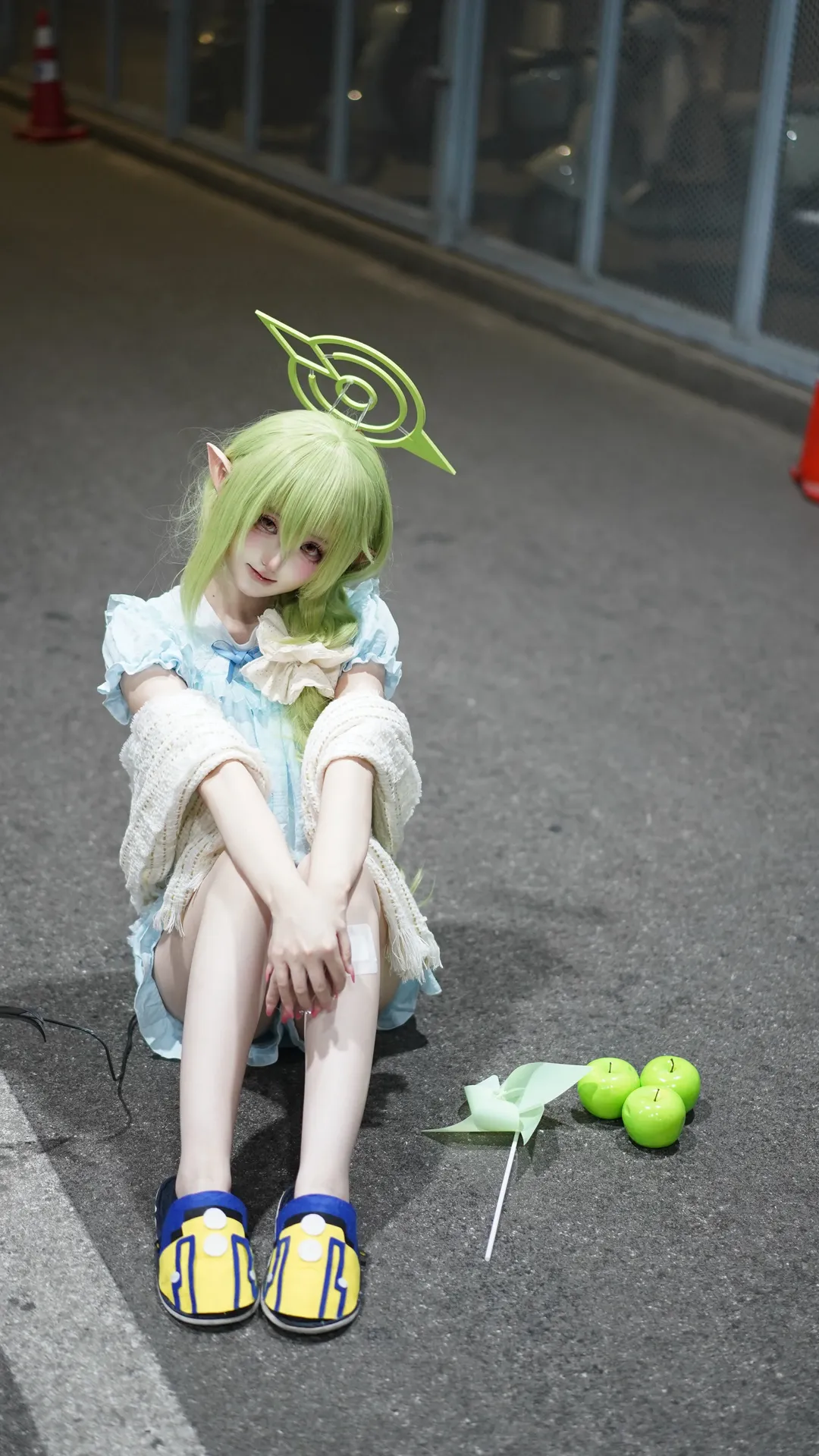 【橘望cos】蔚蓝档案铁道双子，夜色街头的青苹果与风车 - 第 1 张