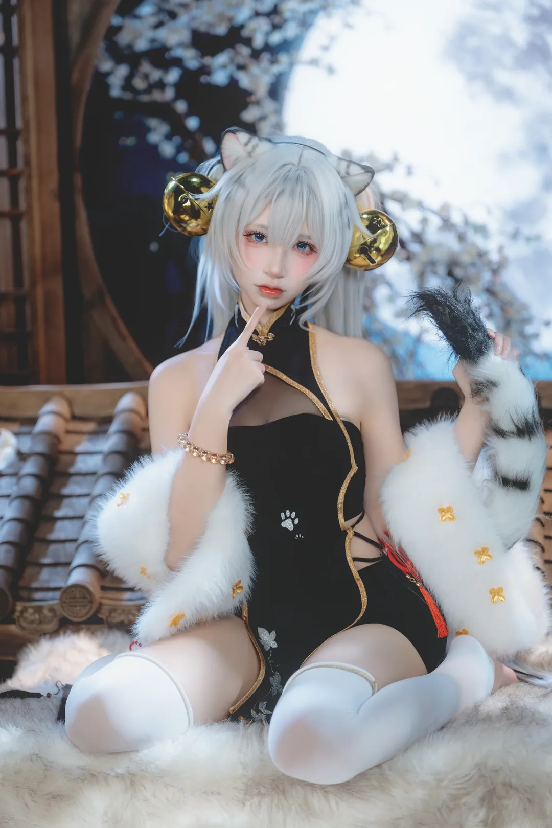 白虎娘cos 满月圆窗下的虎啸风生 - 第 1 张
