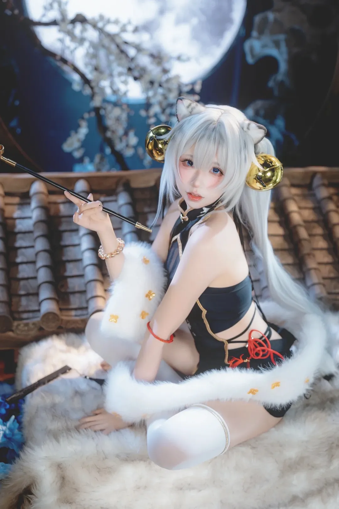 白虎娘cos 银发虎耳与黑金旗袍的满月之夜 - 第 2 张