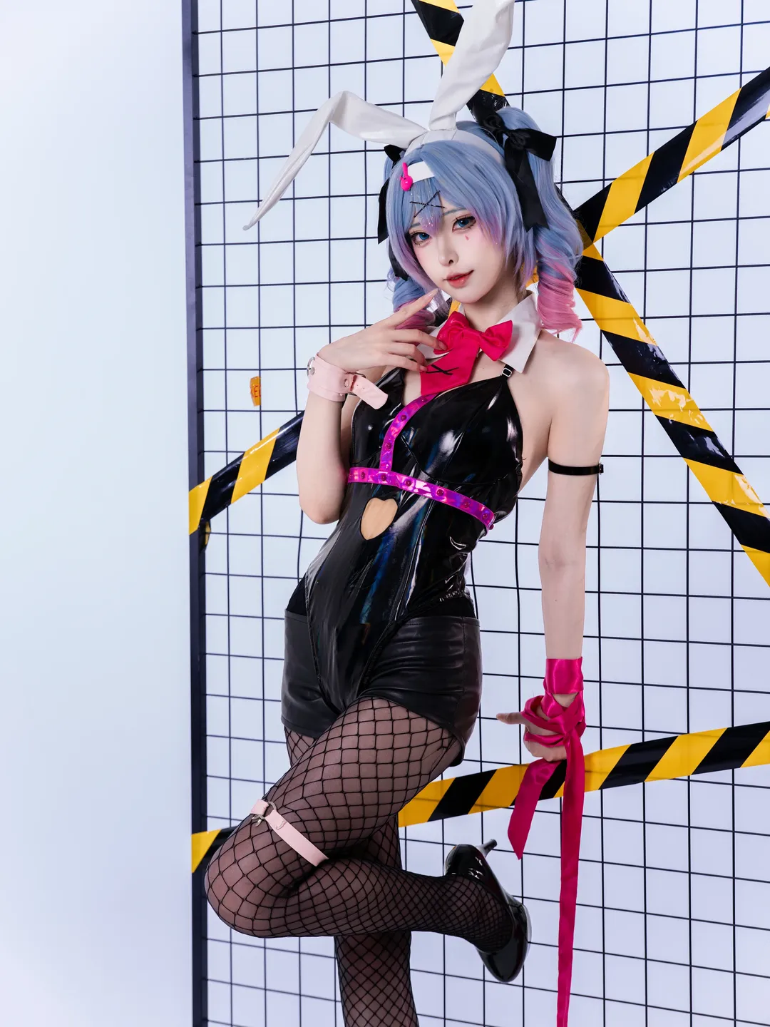 【初音未来cos】兔子洞主题演绎黑色胶衣兔女郎 - 第 1 张