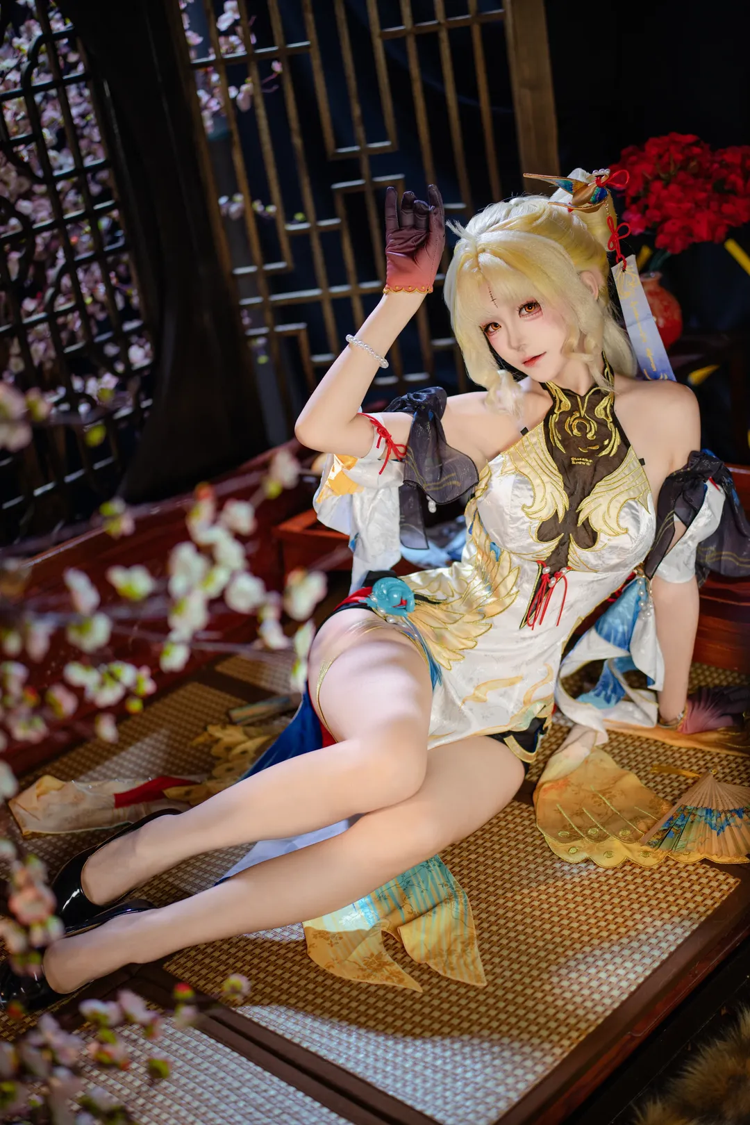 【穗穗cos】鸣潮里的国风旗袍造型，黑金质感太绝了 - 第 1 张