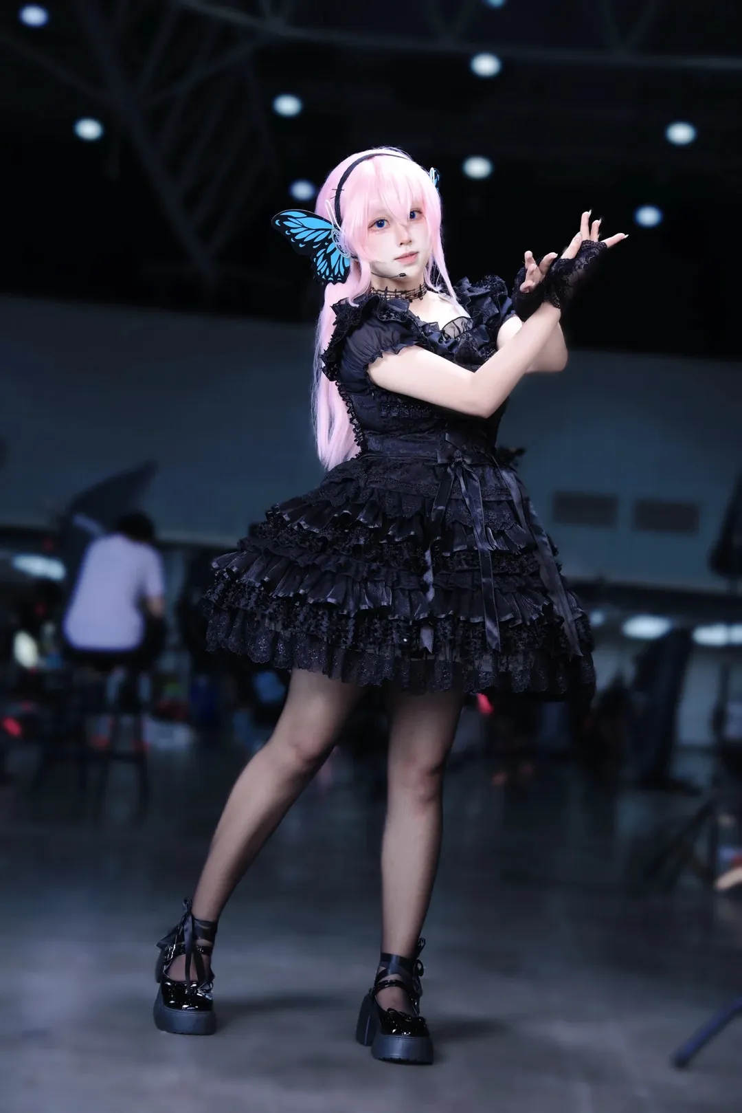 【巡音流歌cos】Vocaloid的粉發惡魔，漫展黑裙蝴蝶場照分享 - 第 2 張