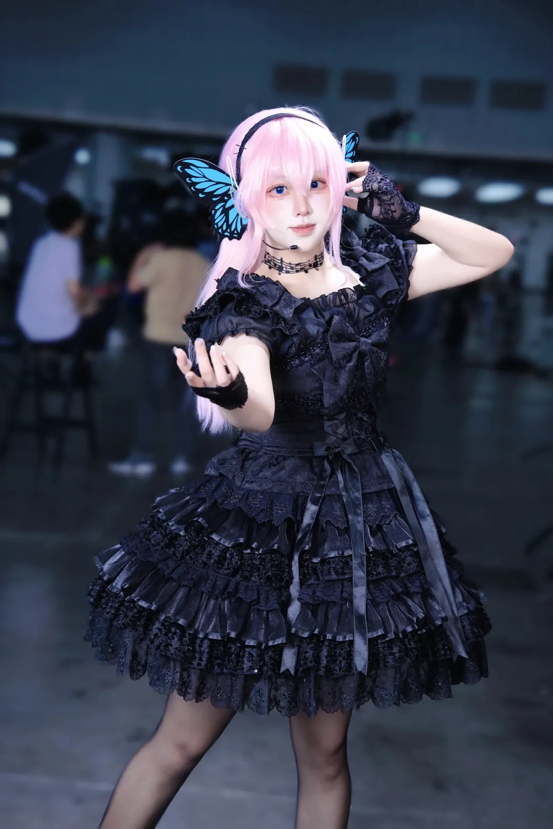 【巡音流歌cos】Vocaloid的粉發惡魔，漫展黑裙蝴蝶場照分享 - 第 3 張