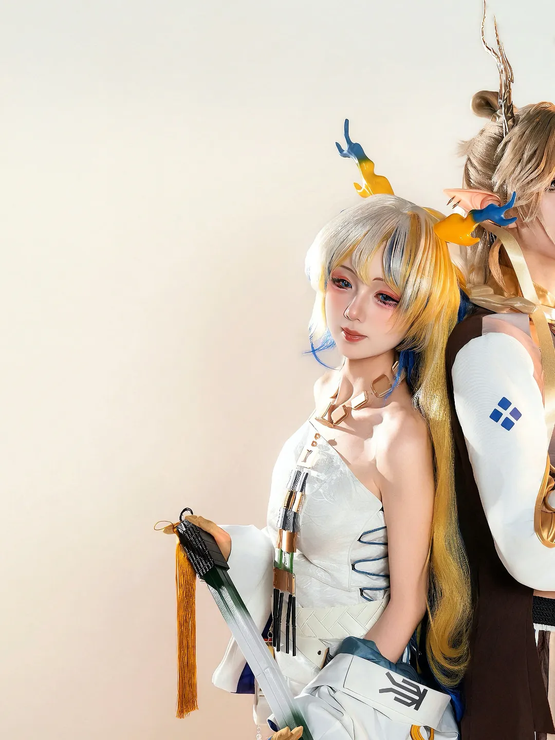 [Shu cosplay] Arknights The Sui Siblings Shu, holding a sword to protect the prosperous and flourishing world