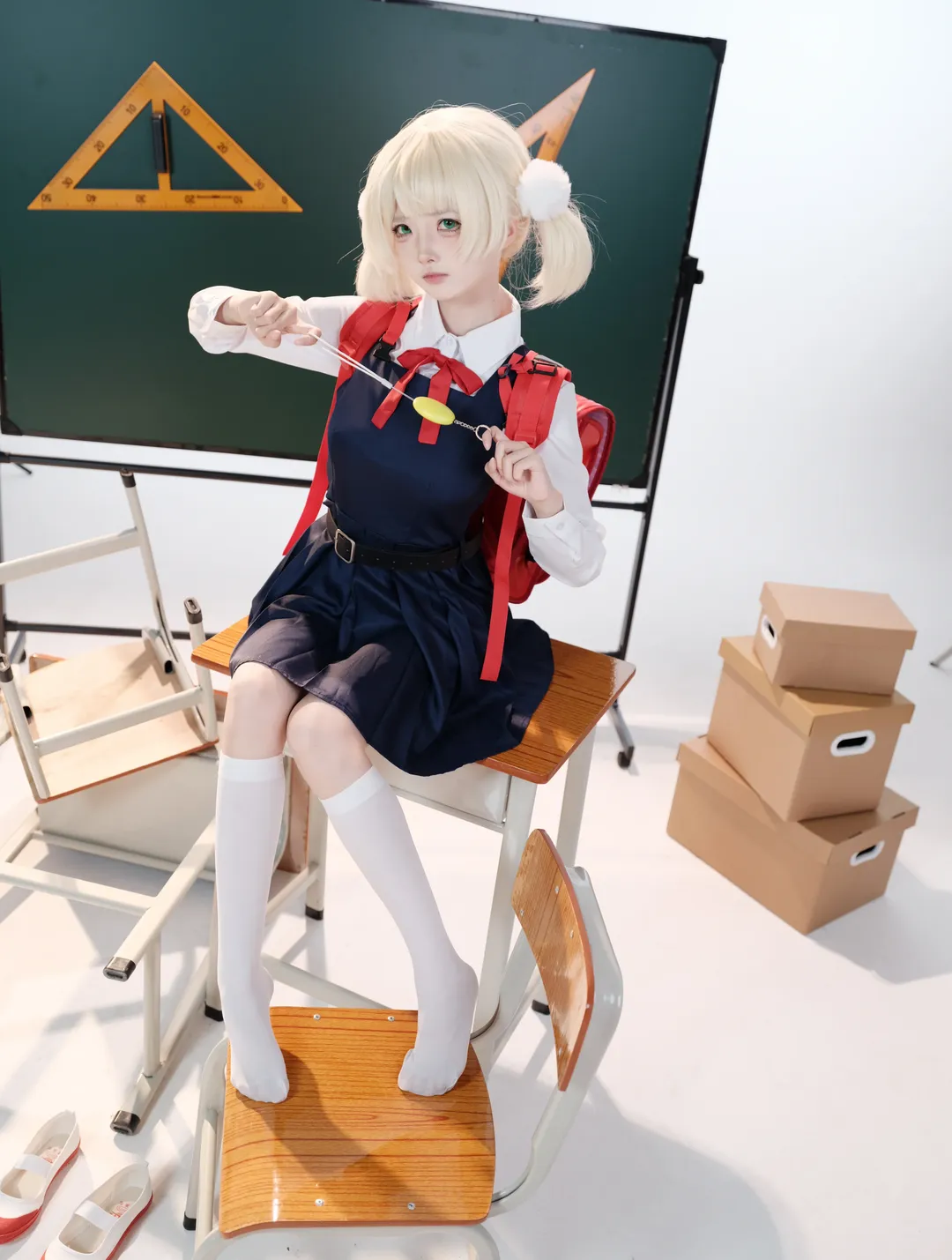 【时雨羽衣cos】白棚教室风，双马尾与红书包的拍照姿势分享 - 第 3 张