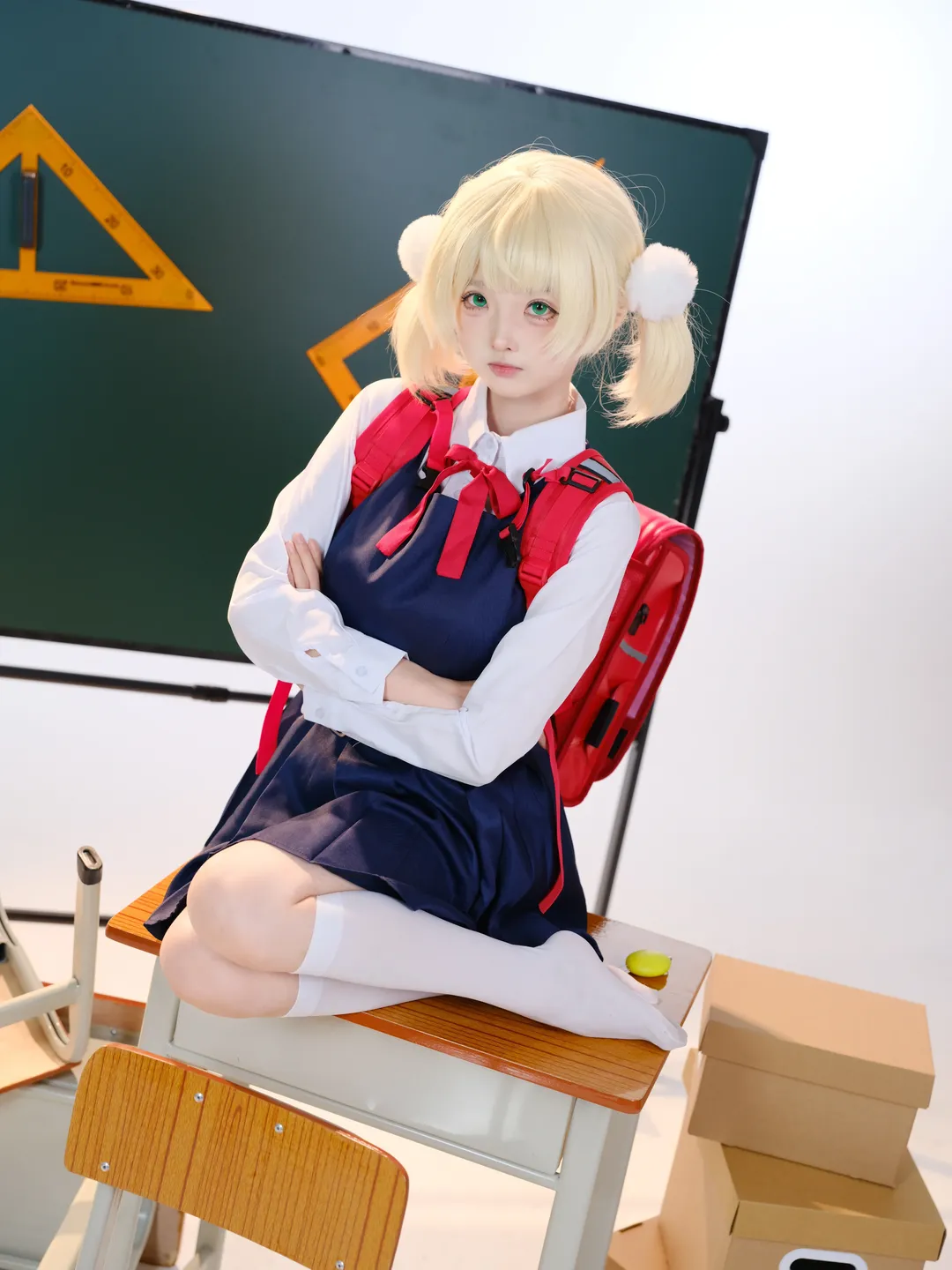 【时雨羽衣cos】白棚教室风，双马尾与红书包的拍照姿势分享 - 第 4 张