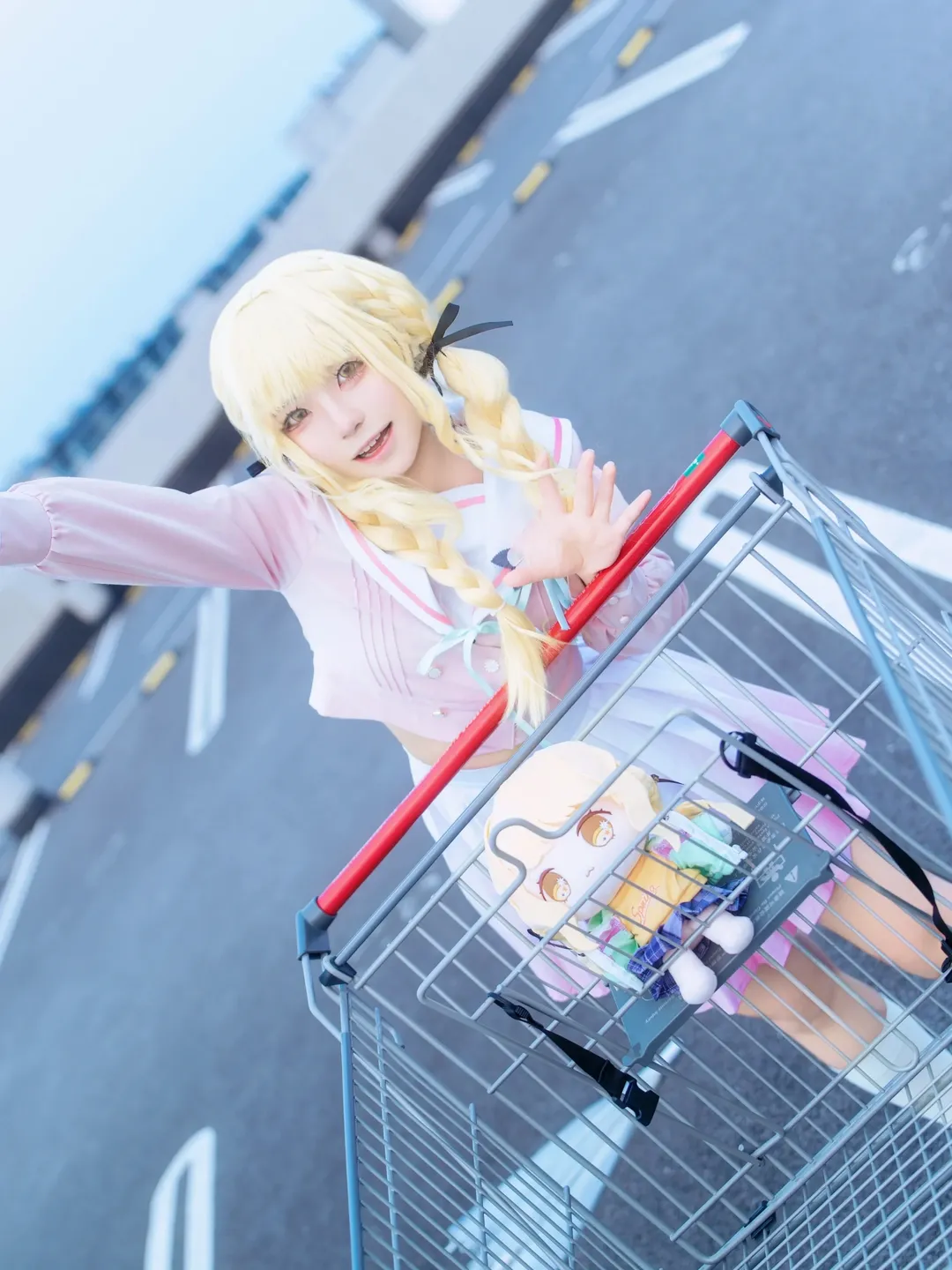 【藤田琴音cos】粉色水手服与购物车的俏皮日常 - 第 1 张