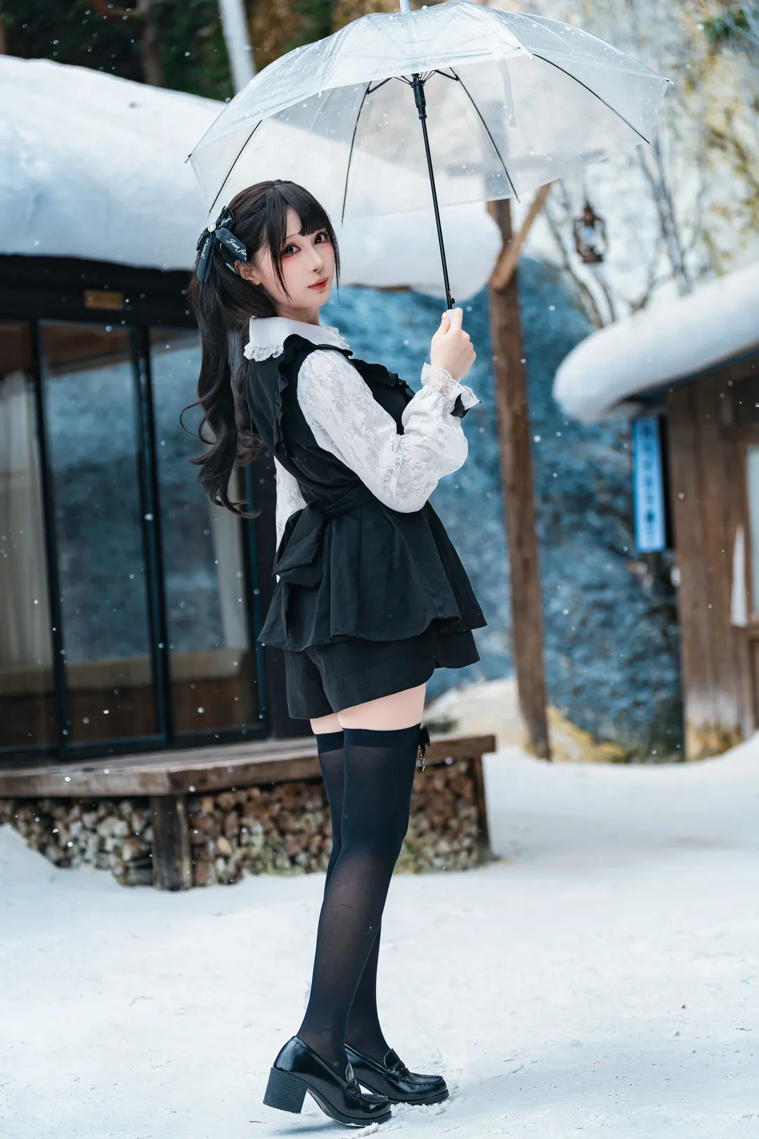 雪地里的日系量产型穿搭，蓝色调冬日人像记录 - 第 2 张