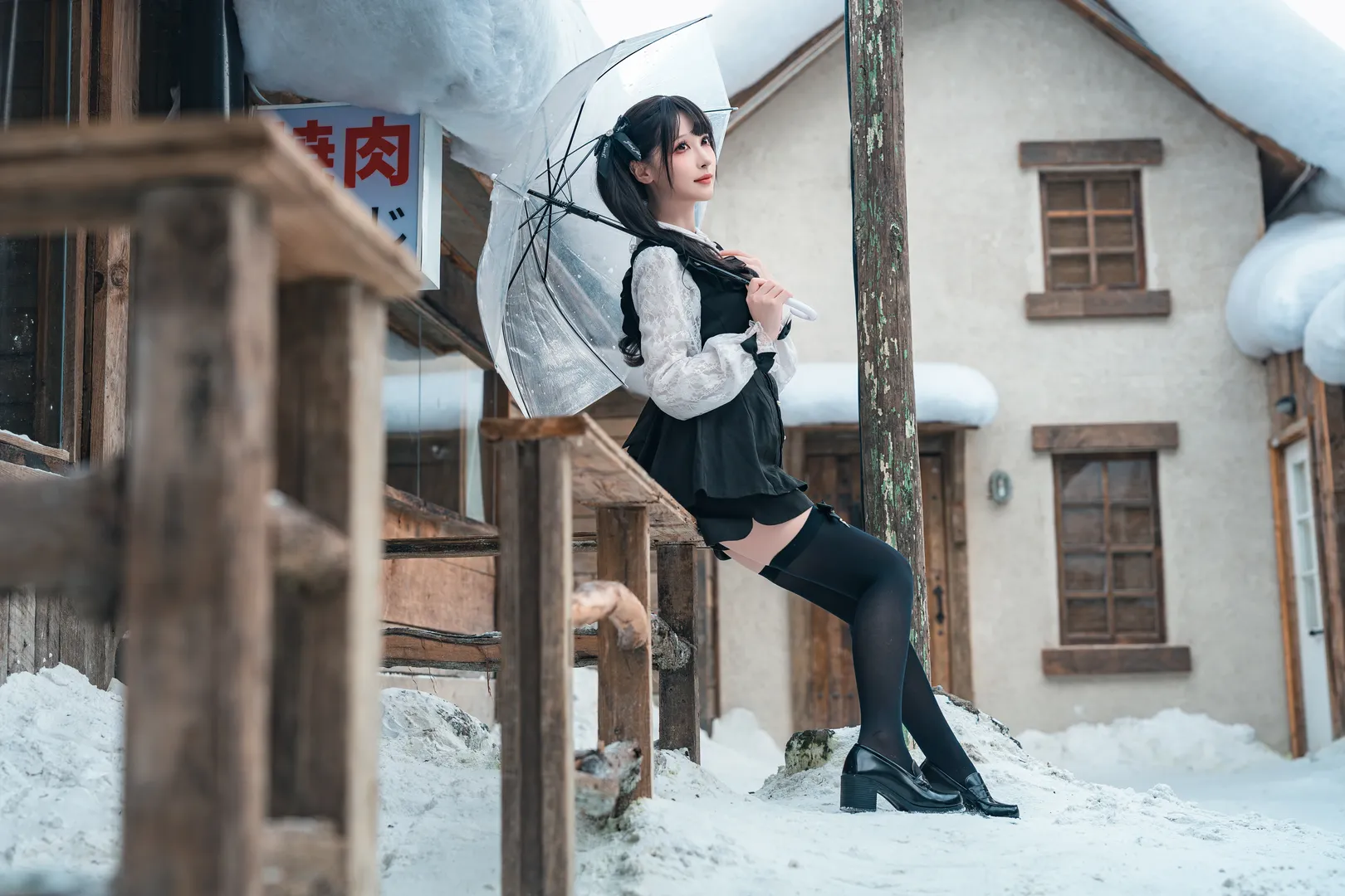 雪地里的日系量产型穿搭，蓝色调冬日人像记录 - 第 3 张