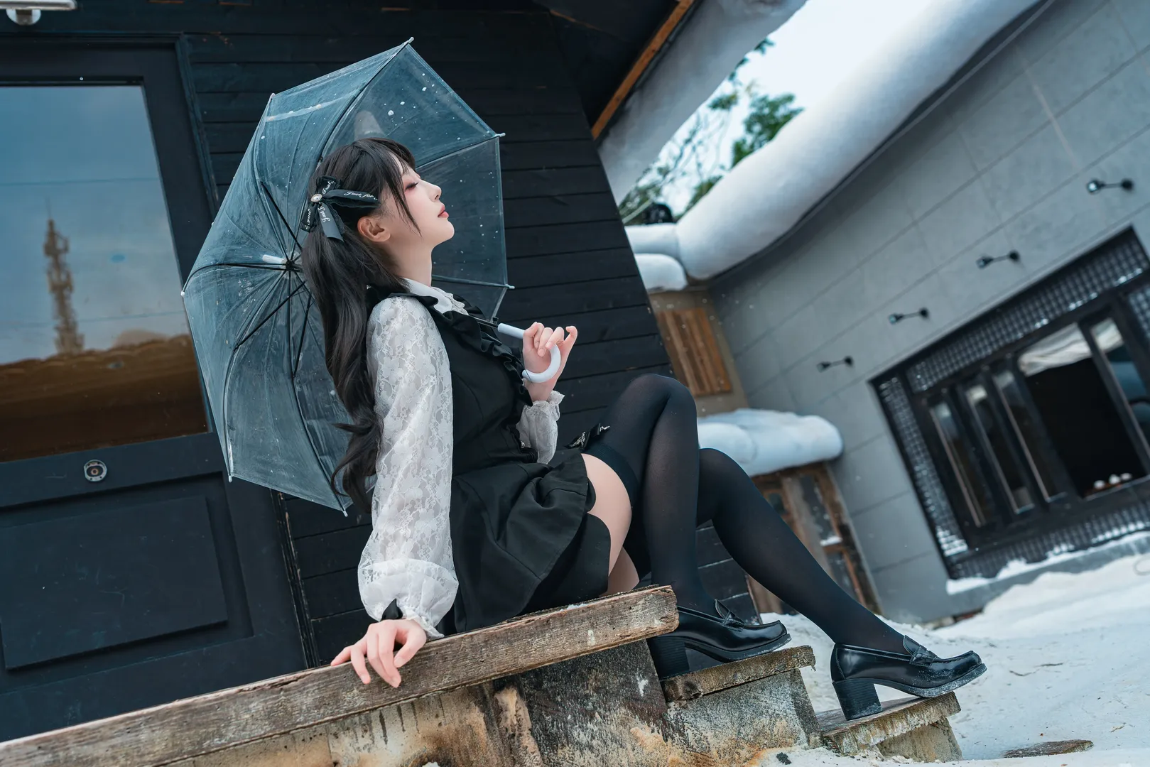 雪地里的日系量产型穿搭，蓝色调冬日人像记录 - 第 5 张