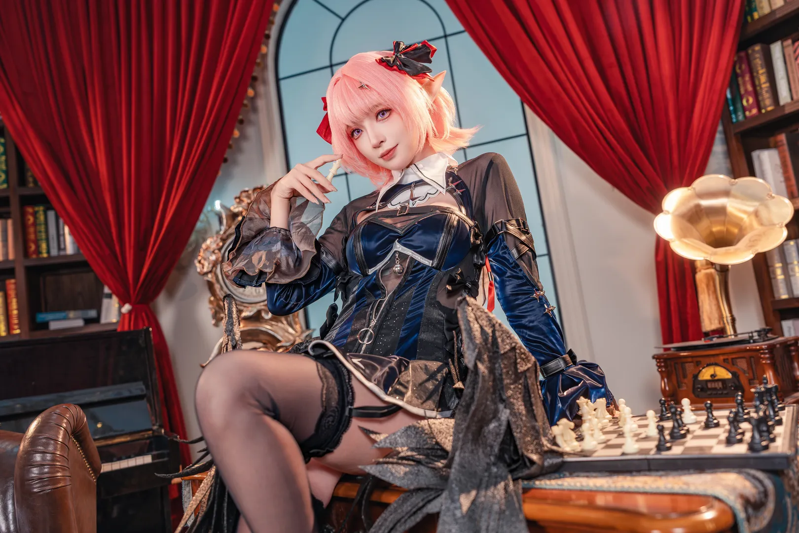 【蕾米埃尔cos】绝区零复古洋房里的暗夜大小姐 - 第 2 张