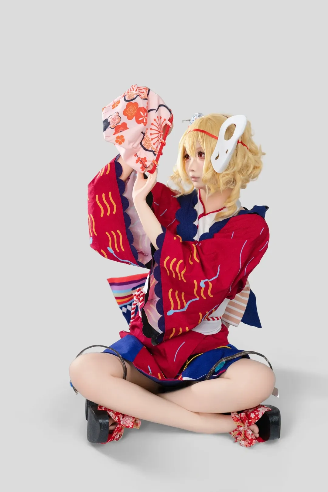 【芙兰朵露cos】东方project和风动作参考，红蓝和服与油纸伞的视觉碰撞 - 第 10 张