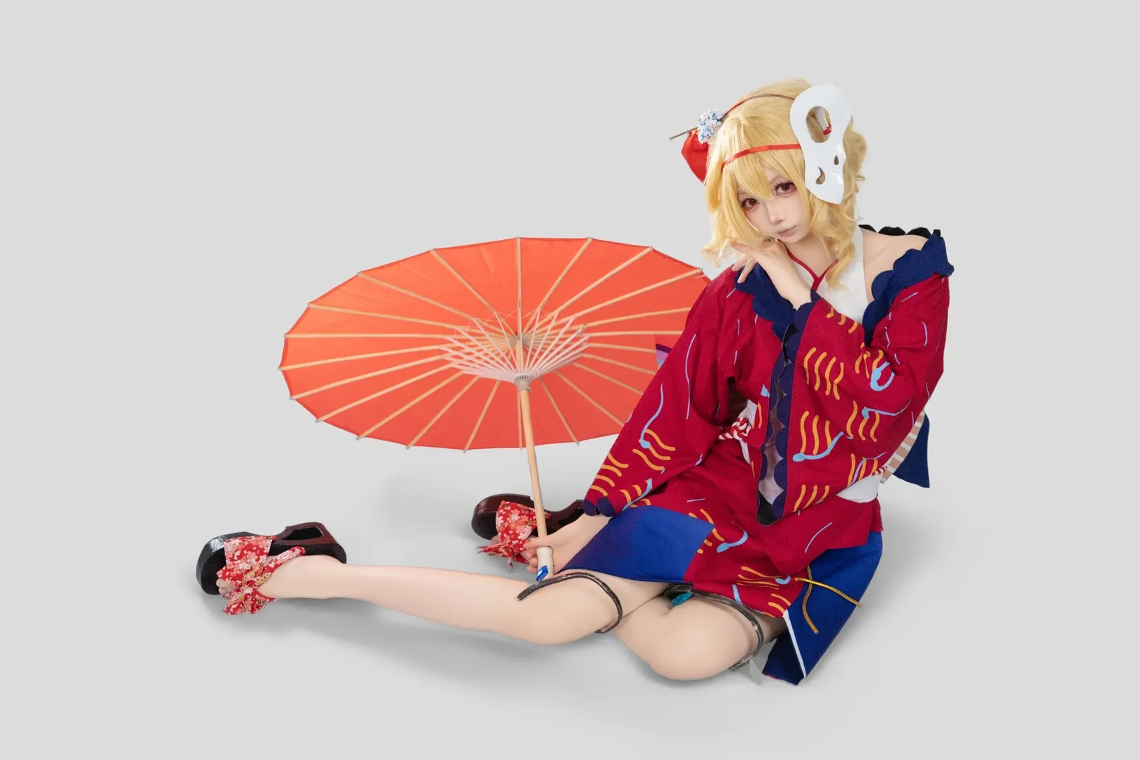 【芙兰朵露cos】东方project和风动作参考，红蓝和服与油纸伞的视觉碰撞 - 第 5 张