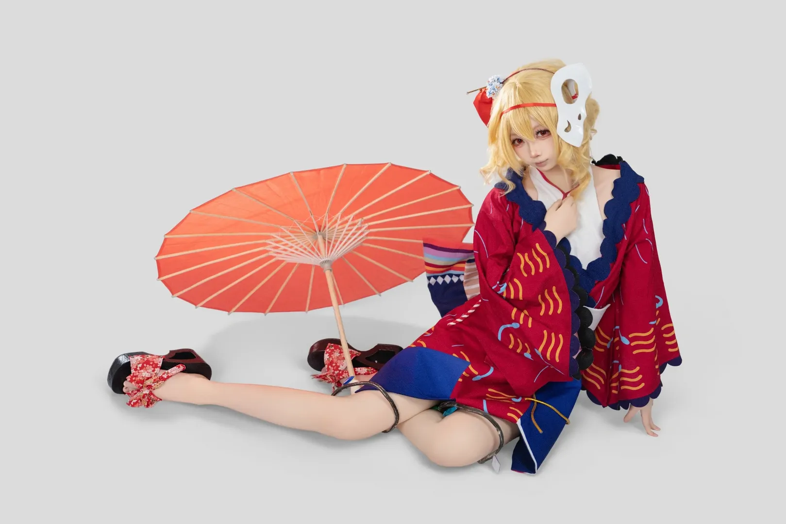 【芙兰朵露cos】东方project和风动作参考，红蓝和服与油纸伞的视觉碰撞 - 第 6 张