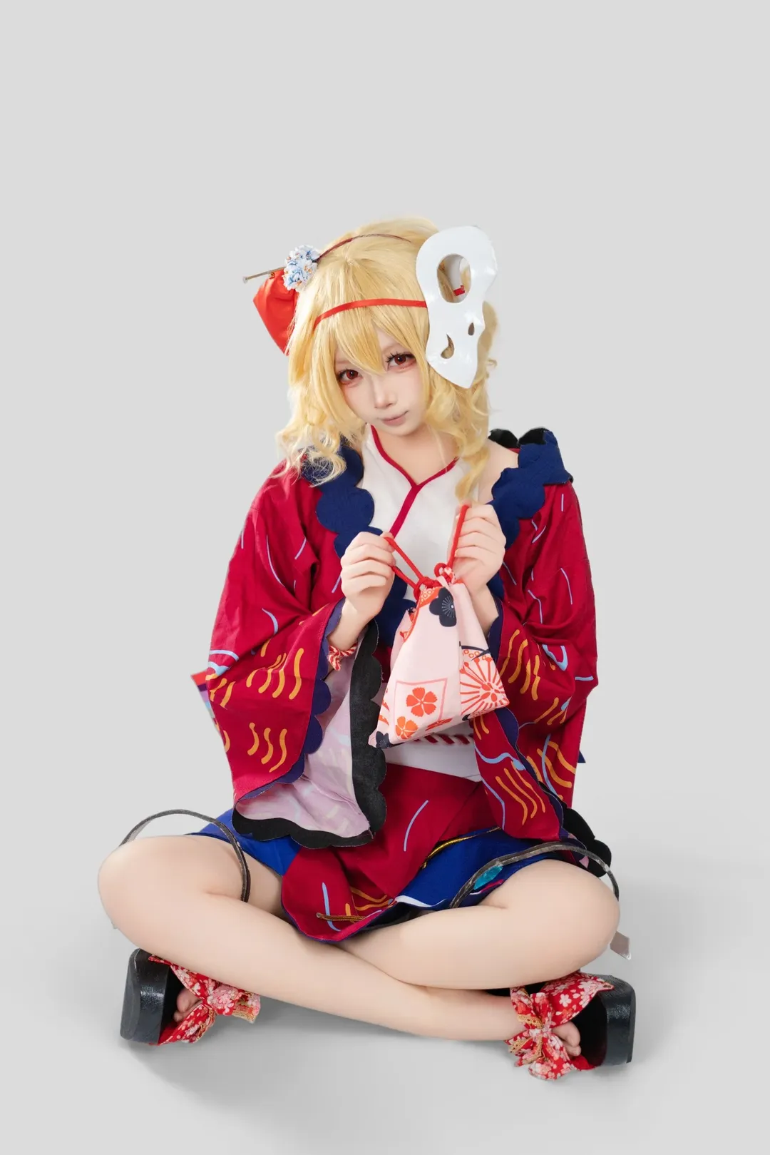 【芙兰朵露cos】东方project和风动作参考，红蓝和服与油纸伞的视觉碰撞 - 第 9 张