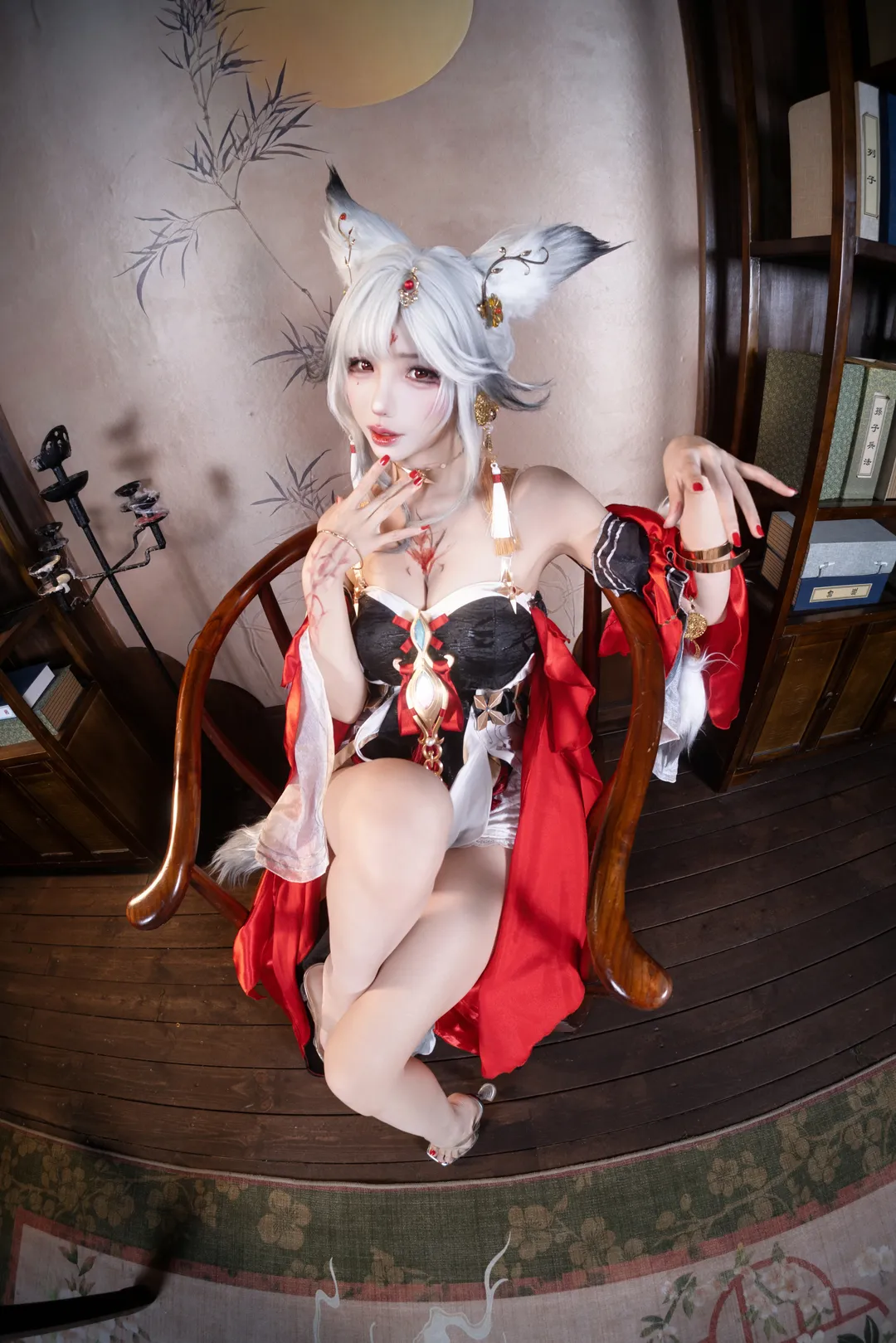 【心月狐cos】鸣潮里的绝美狐系少女，书香气与奇幻感的碰撞 - 第 4 张
