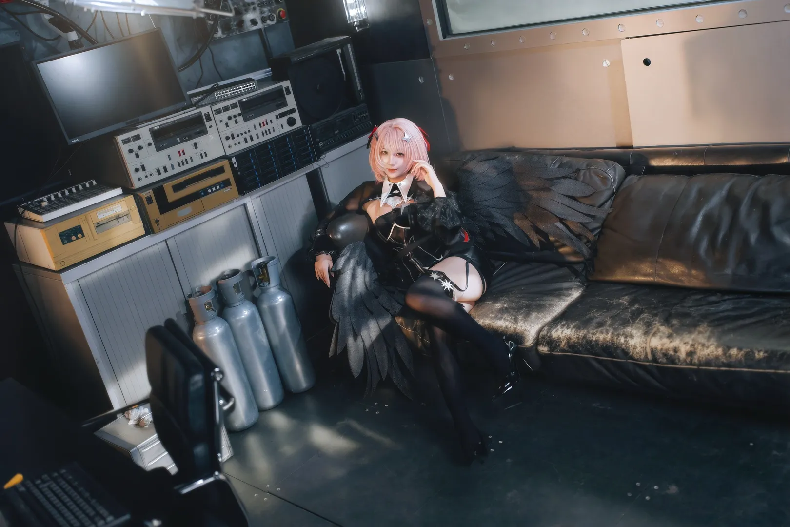 [Ramiel cosplay] Zenless Zone Zero dark industrial style, wings and Black stockings packed with HDR details - Image 3