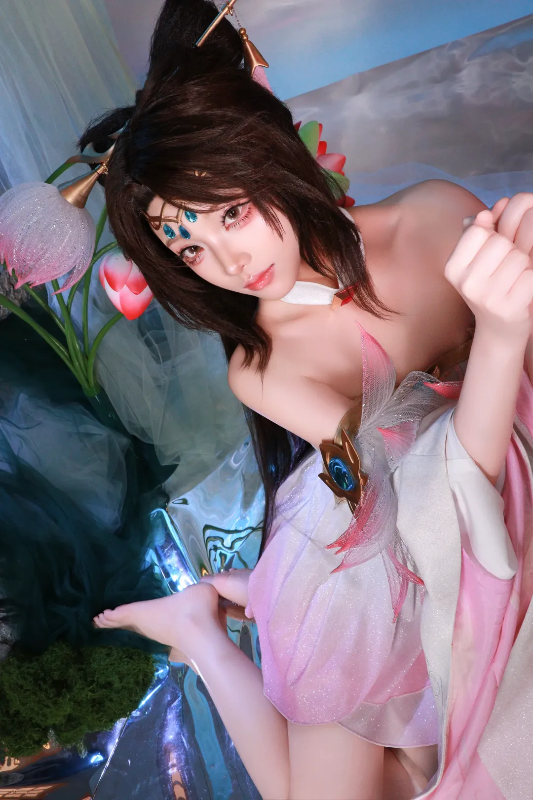 【貂蝉cos】王者荣耀闭月姐姐，碧波莲影中的唯美再现 - 第 1 张