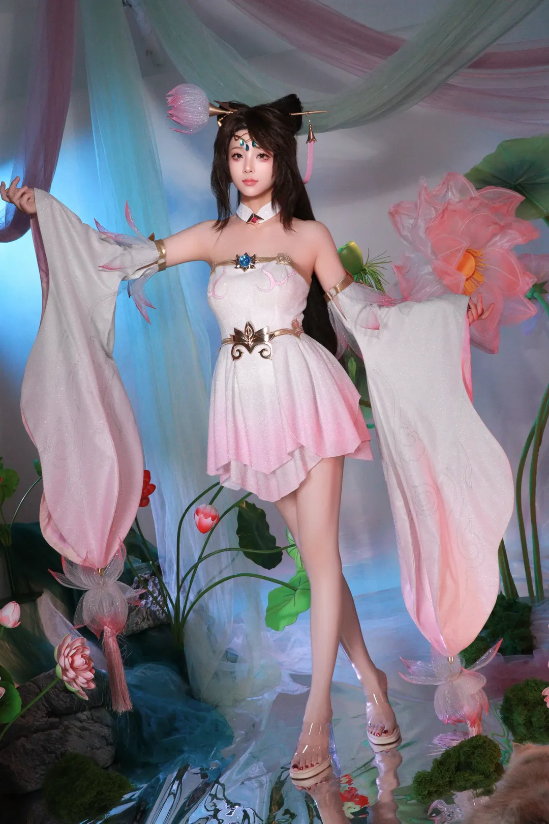 【貂蝉cos】王者荣耀闭月姐姐，碧波莲影中的唯美再现 - 第 2 张