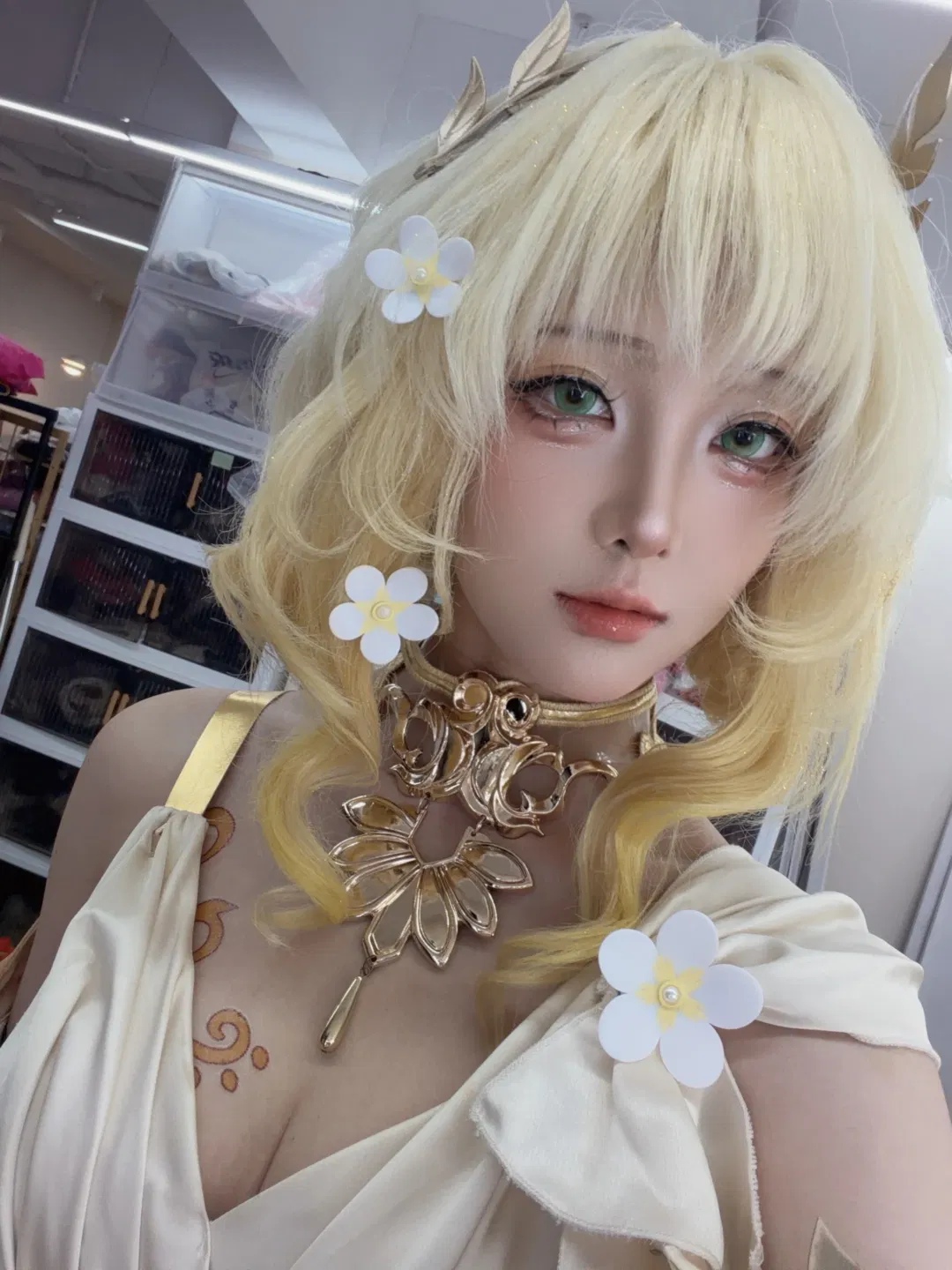 【阿格莱雅cos】崩坏星穹铁道 生命脆弱游丝的优雅姿态 - 第 1 张