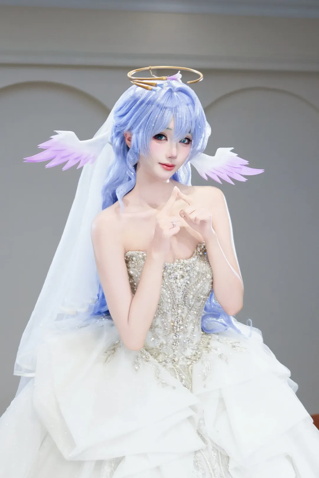 【知更鸟cos】挑战周日哥的天使婚纱造型 - 第 1 张