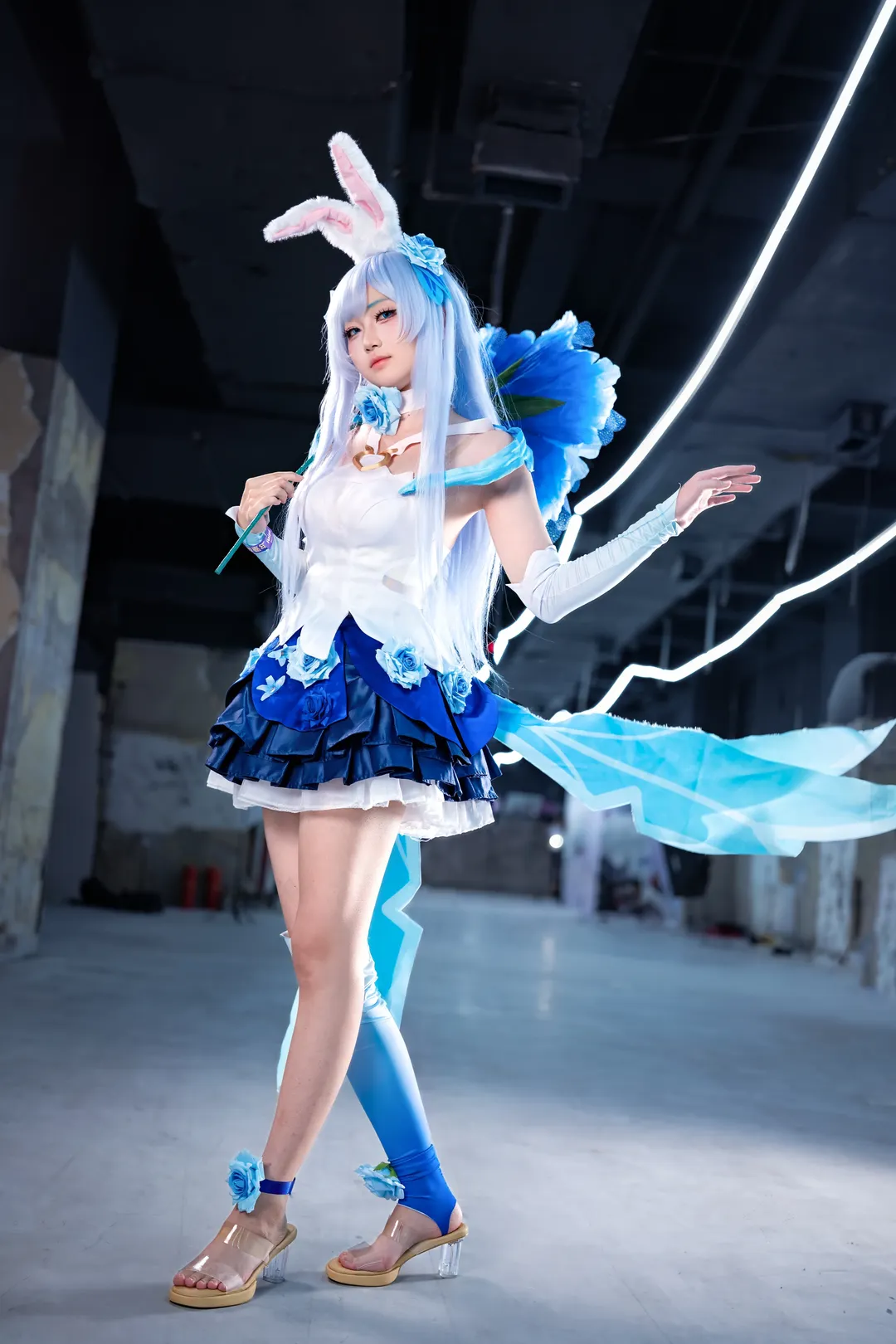 【公孙离cos】工业风厂房里的蓝白花间舞 - 第 3 张