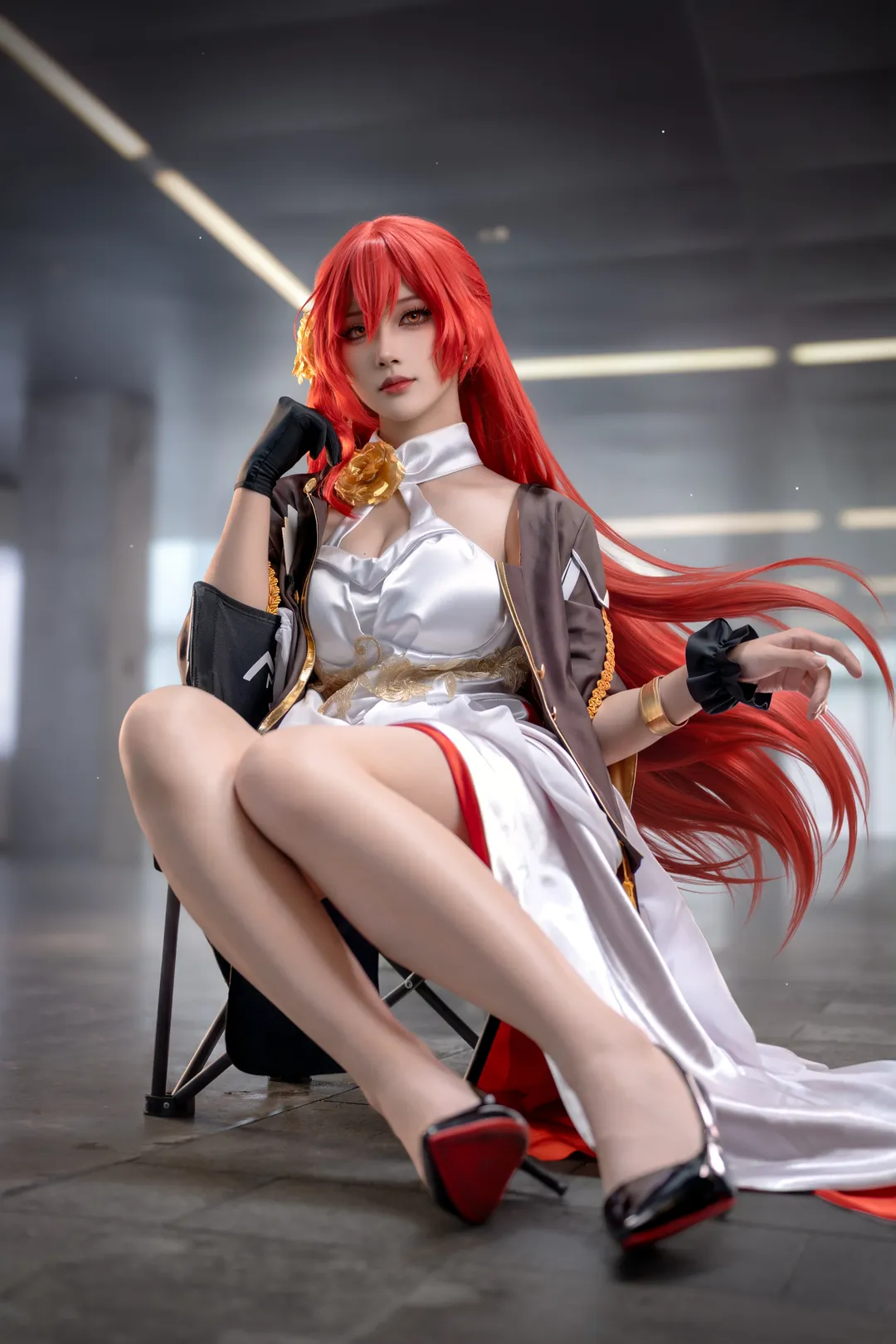 【姬子cos】崩壞星穹鐵道姬子場照，紅髮白裙的優雅 - 第 1 張