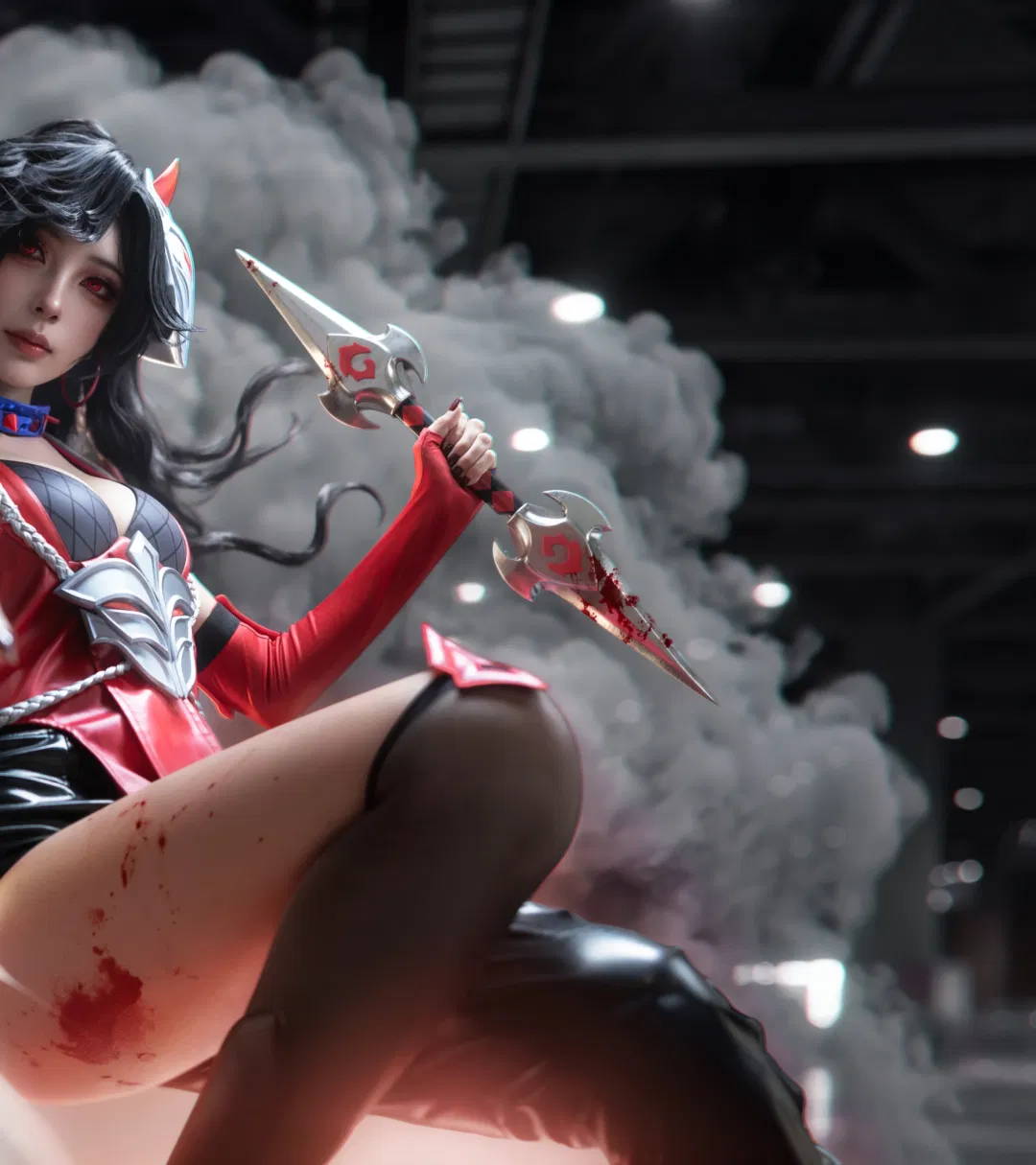 【阿珂cos】王者荣耀阿珂漫展场照，红黑皮衣配双刃 - 第 2 张