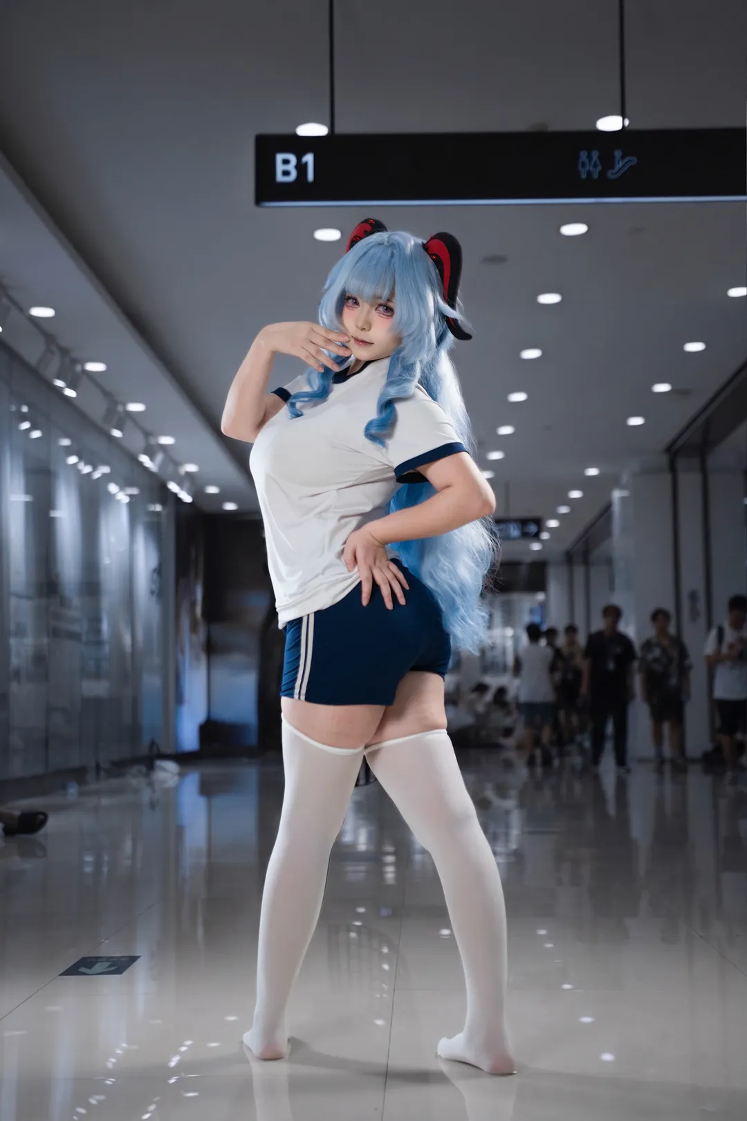 【甘雨cos】原神甘雨体操服场照动作分享 - 第 3 张
